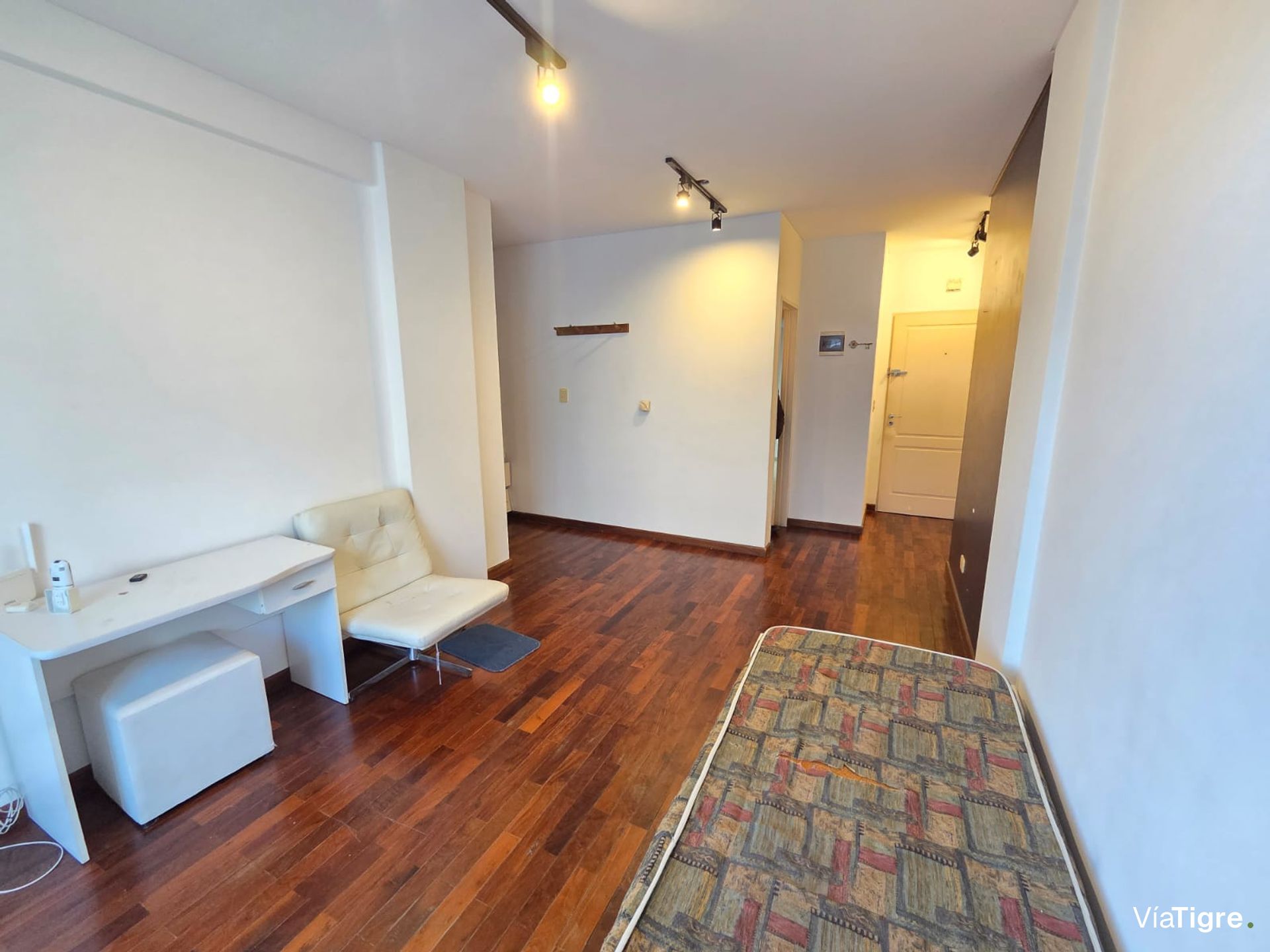 Venta 3 ambientes con cochera balcón Olivos