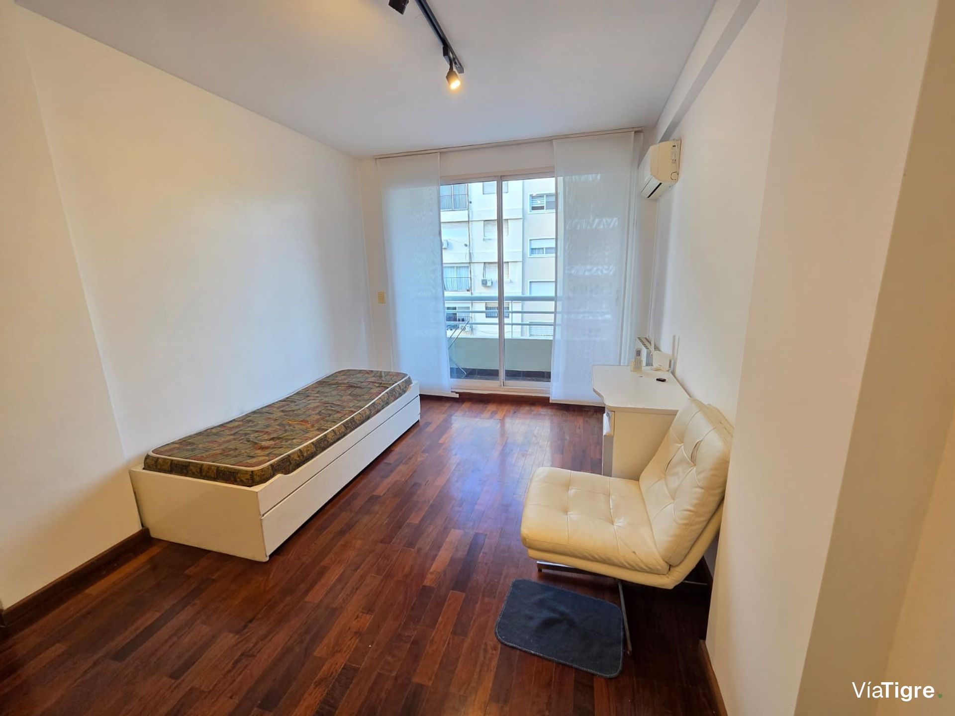 Venta 3 ambientes con cochera balcón Olivos