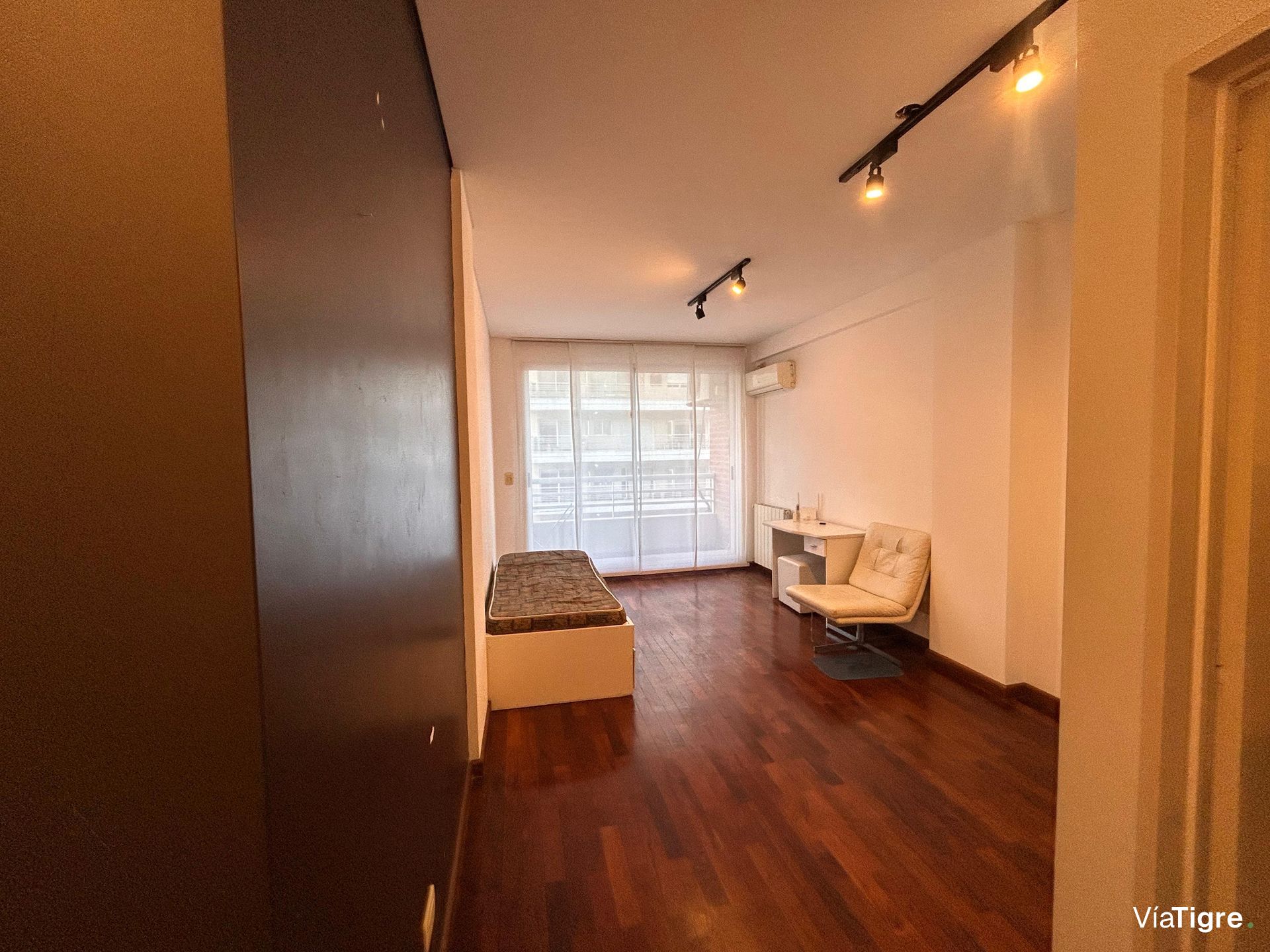 Venta 3 ambientes con cochera balcón Olivos