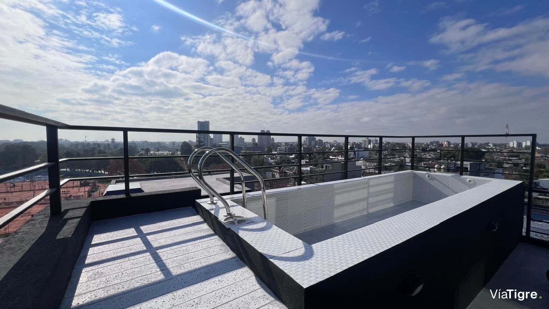 Venta Duplex 2 amb con cochera en Tigre Centro