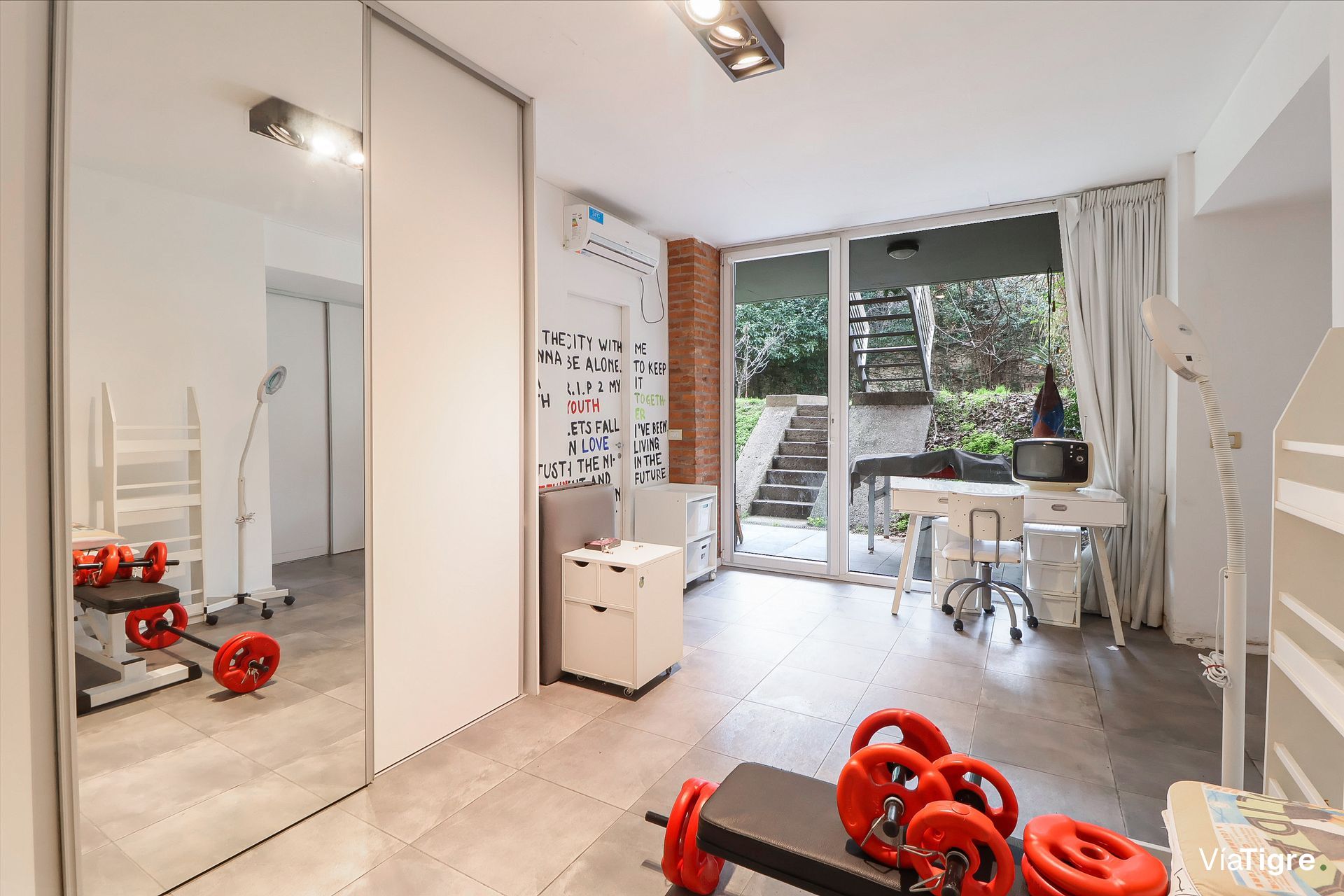 Venta 5 Ambientes, San Isidro Centro Con Jardin