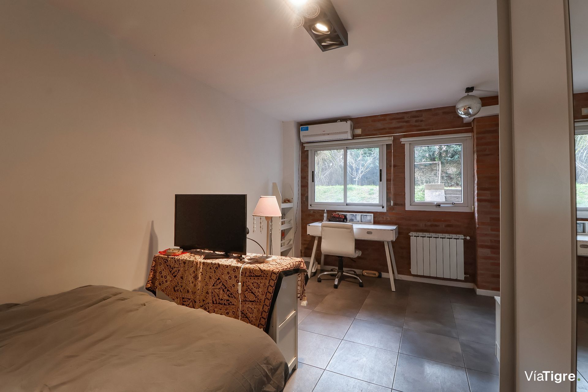 Venta 5 Ambientes, San Isidro Centro Con Jardin