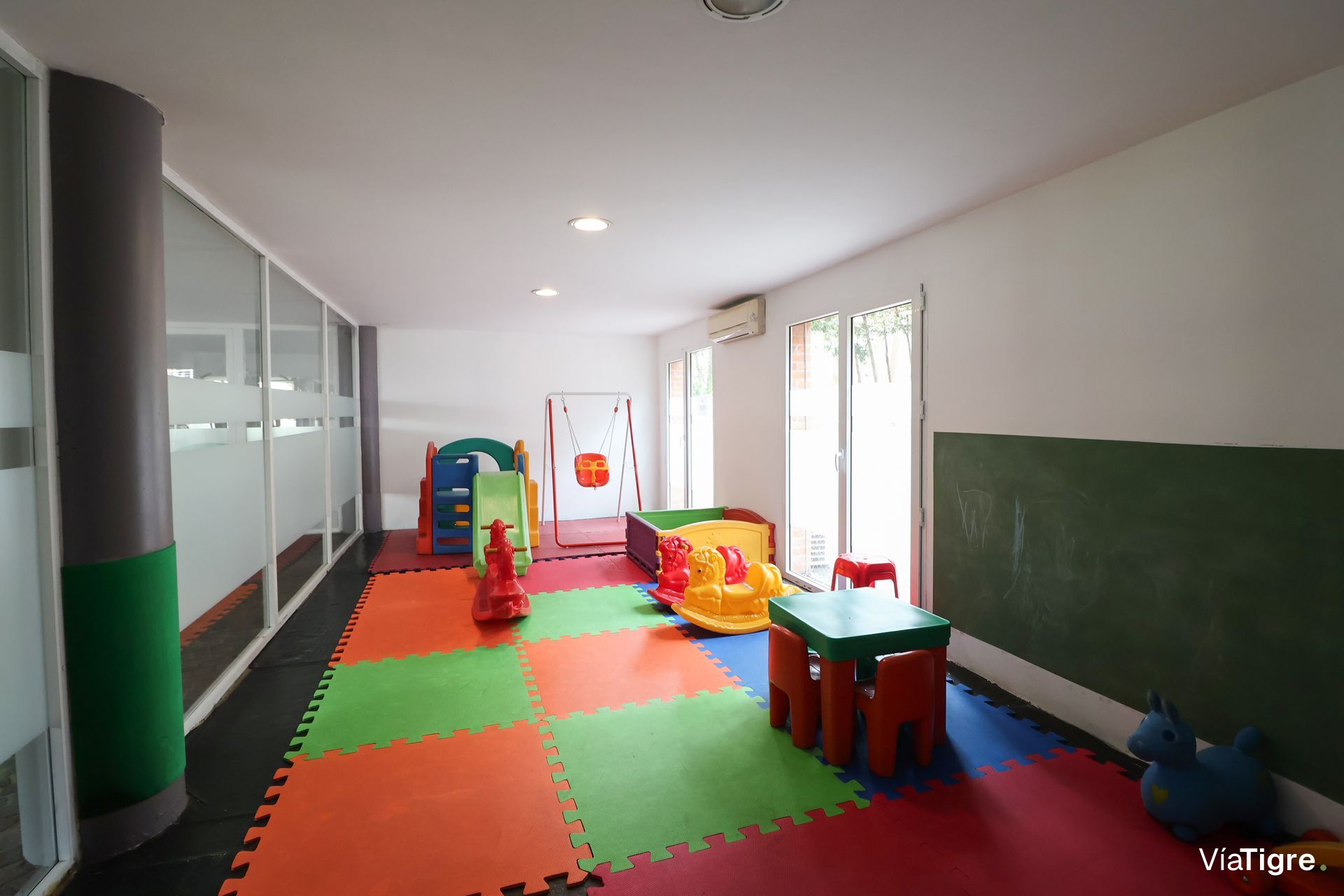 Venta 5 Ambientes, San Isidro Centro Con Jardin