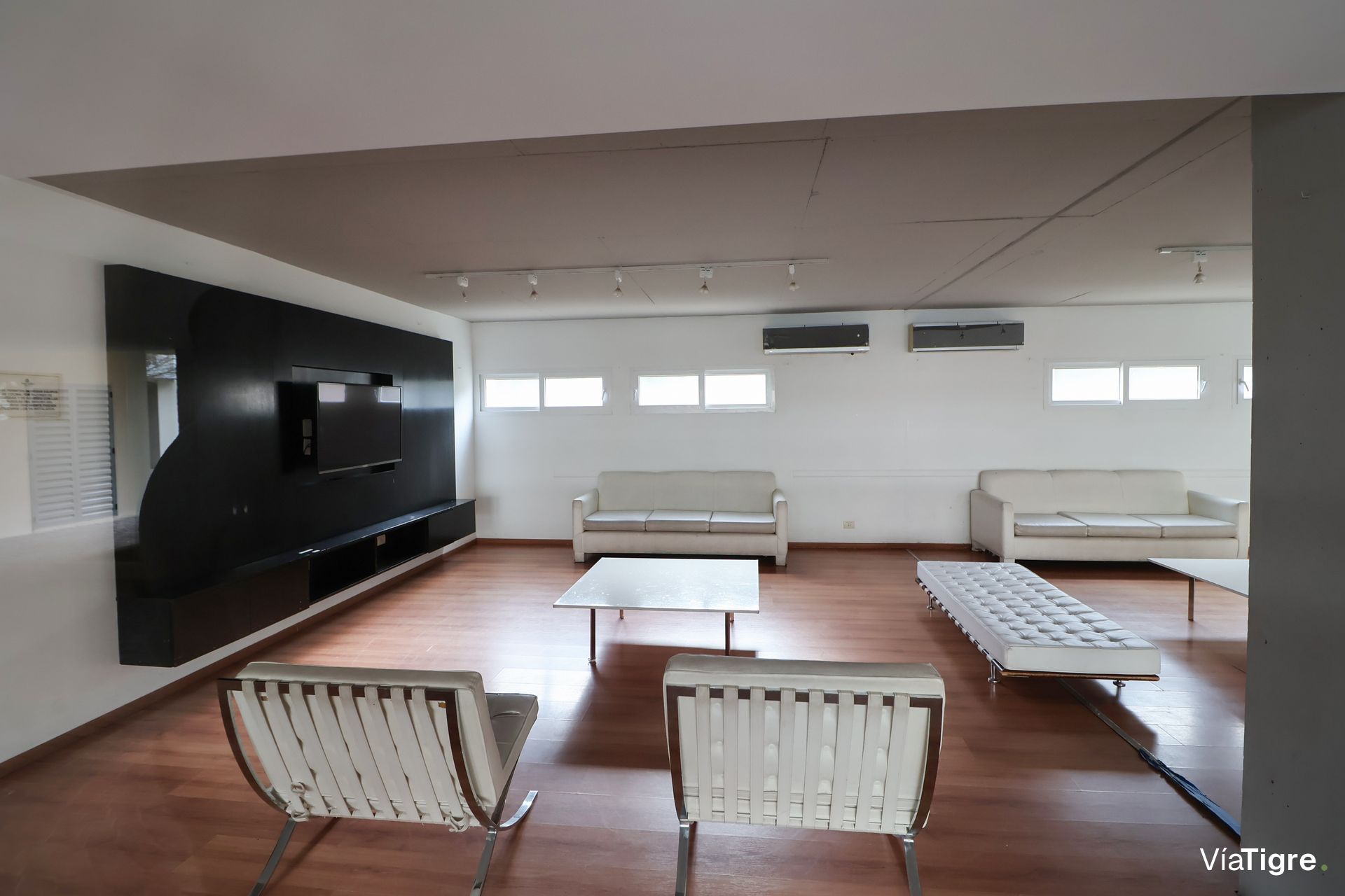 Venta 5 Ambientes, San Isidro Centro Con Jardin