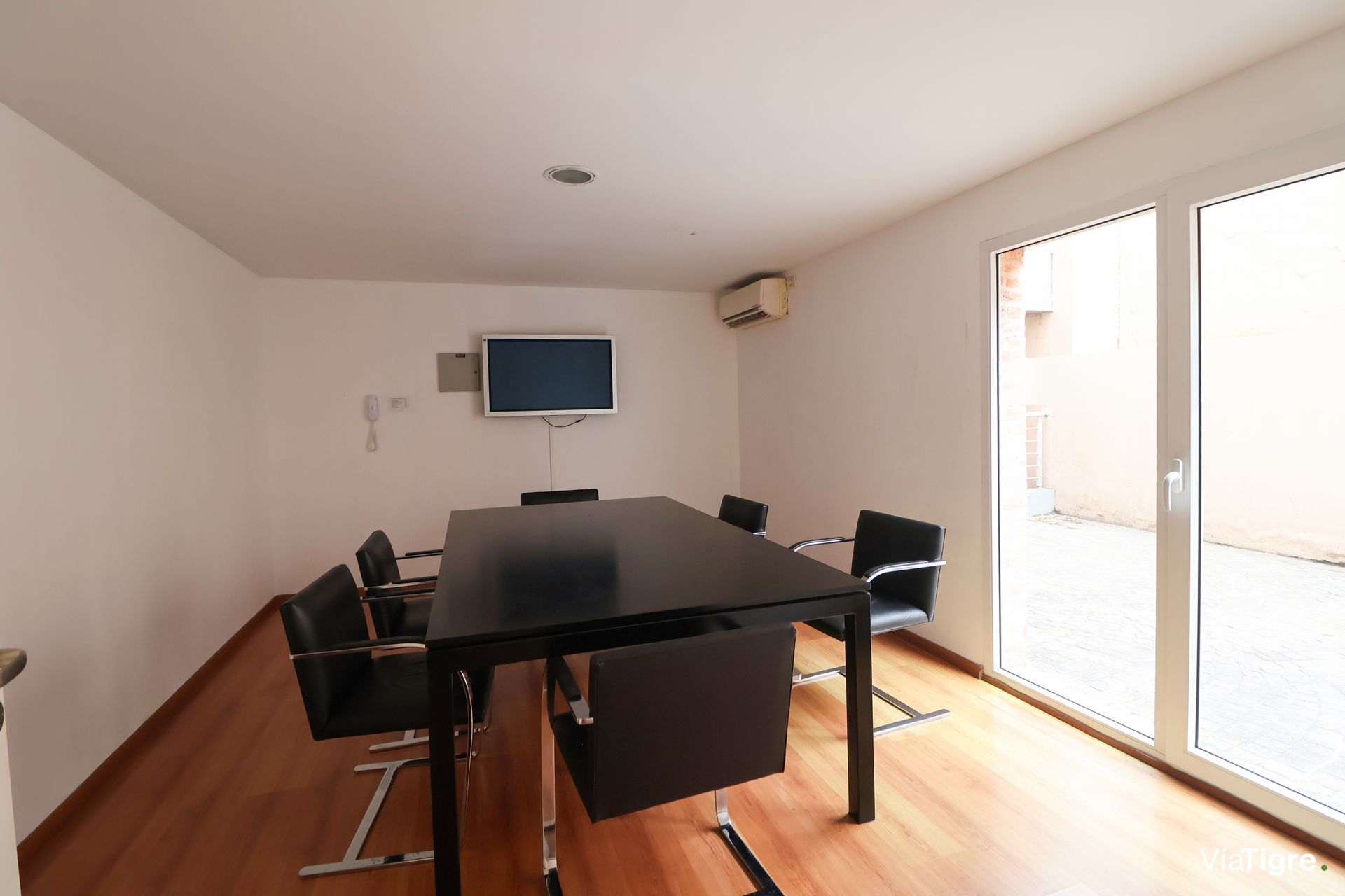 Venta 5 Ambientes, San Isidro Centro Con Jardin