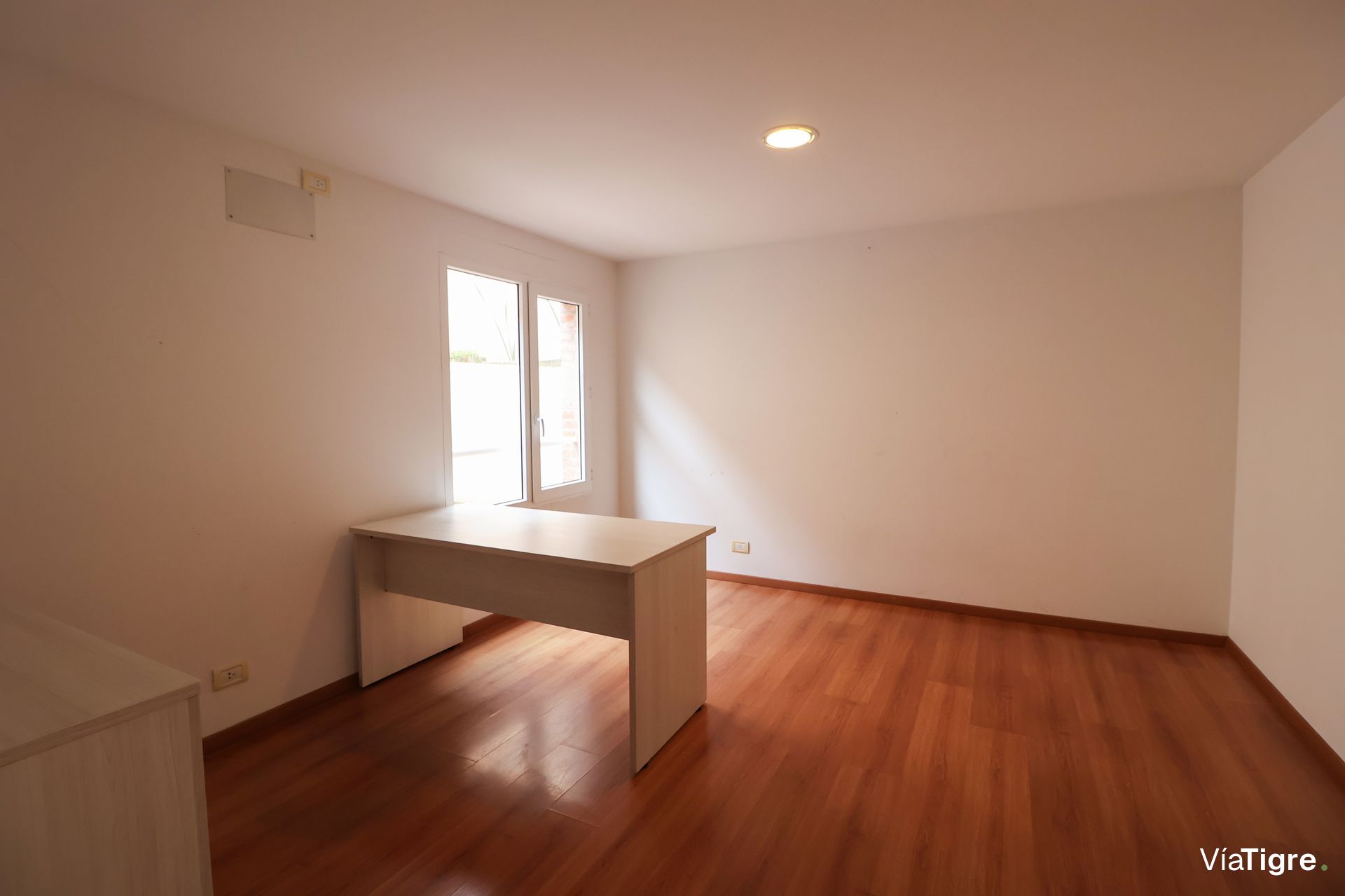 Venta 5 Ambientes, San Isidro Centro Con Jardin