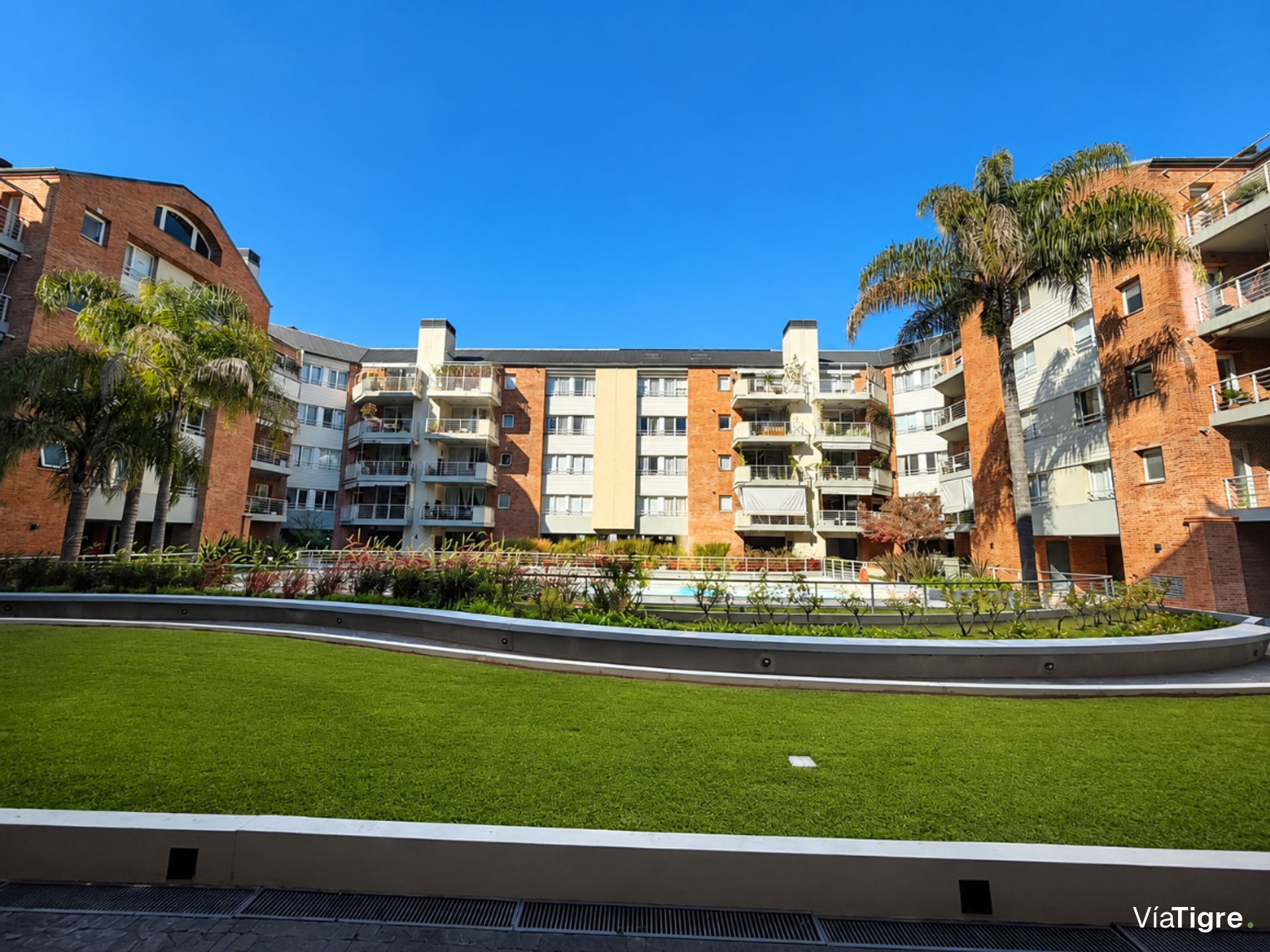Venta 5 Ambientes, San Isidro Centro Con Jardin