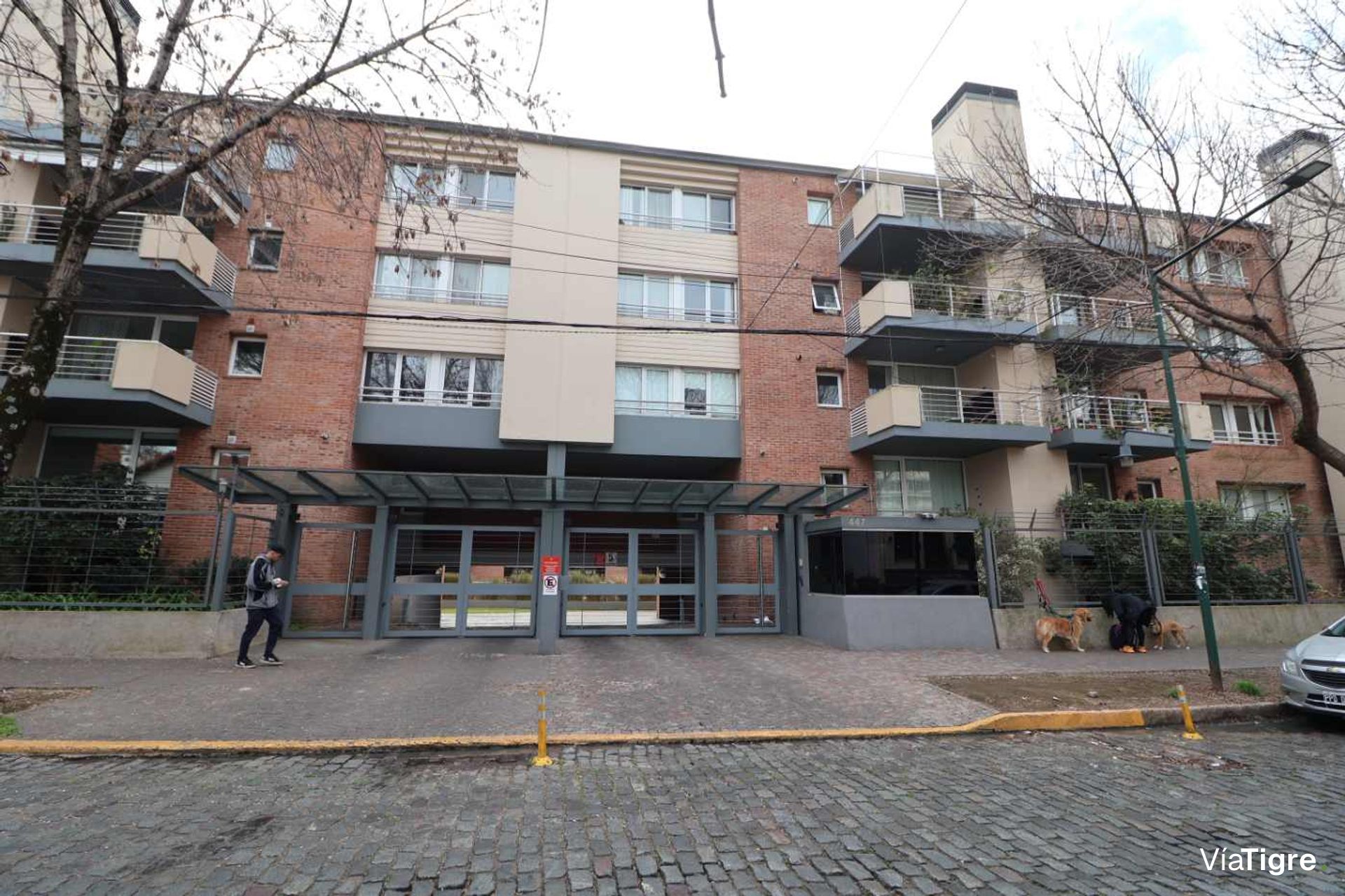 Venta 5 Ambientes, San Isidro Centro Con Jardin