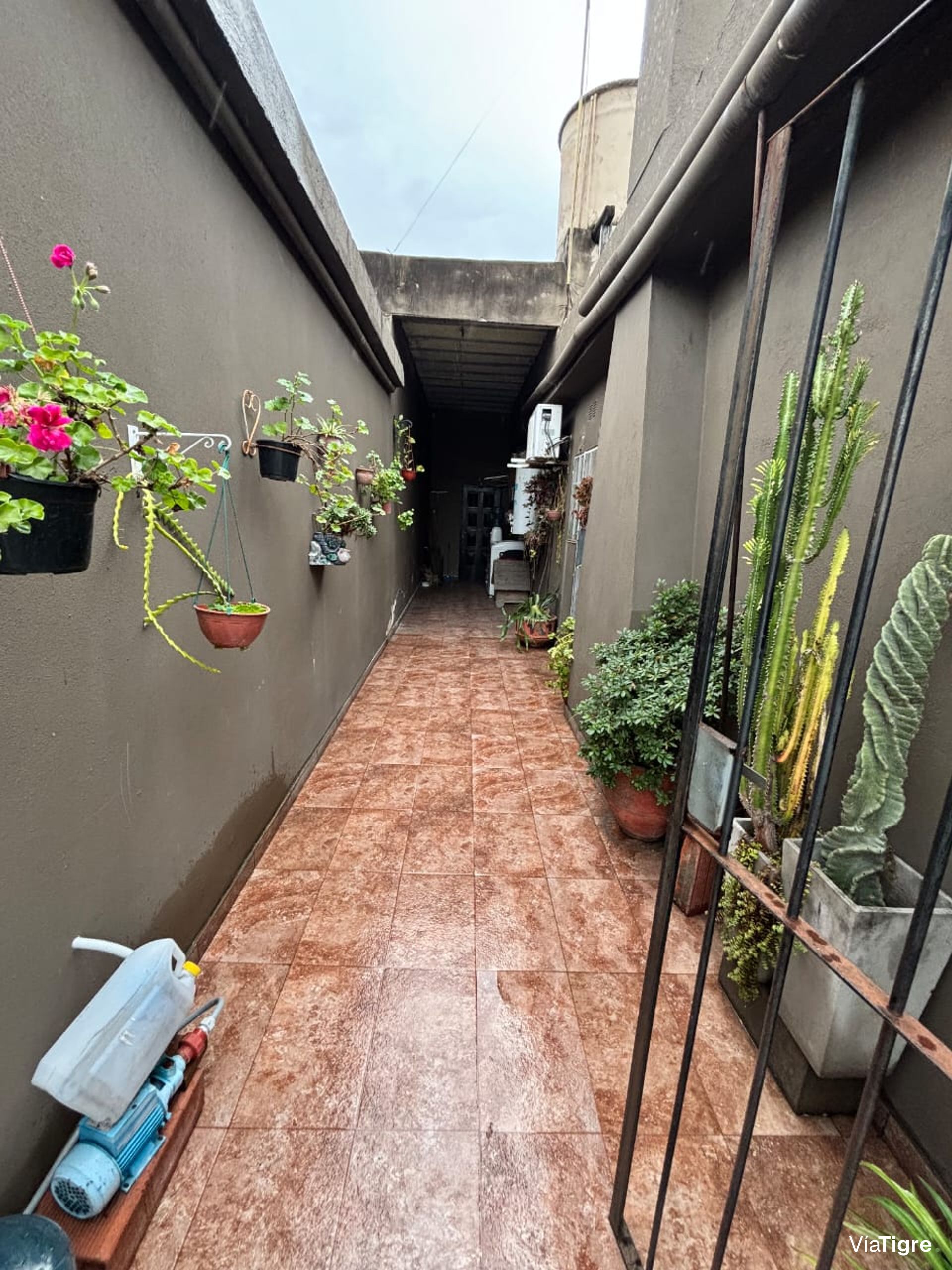 Casa 4 Ambientes, quincho, pileta y Deposito 110M2