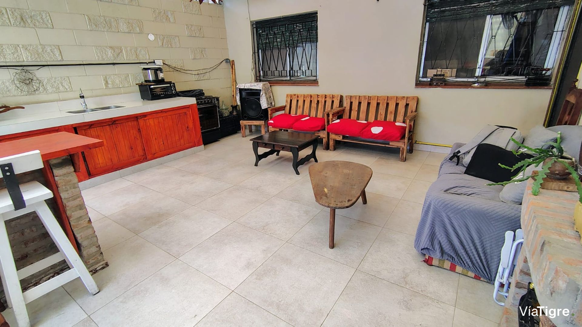 Casa 4 Ambientes, quincho, pileta y Deposito 110M2