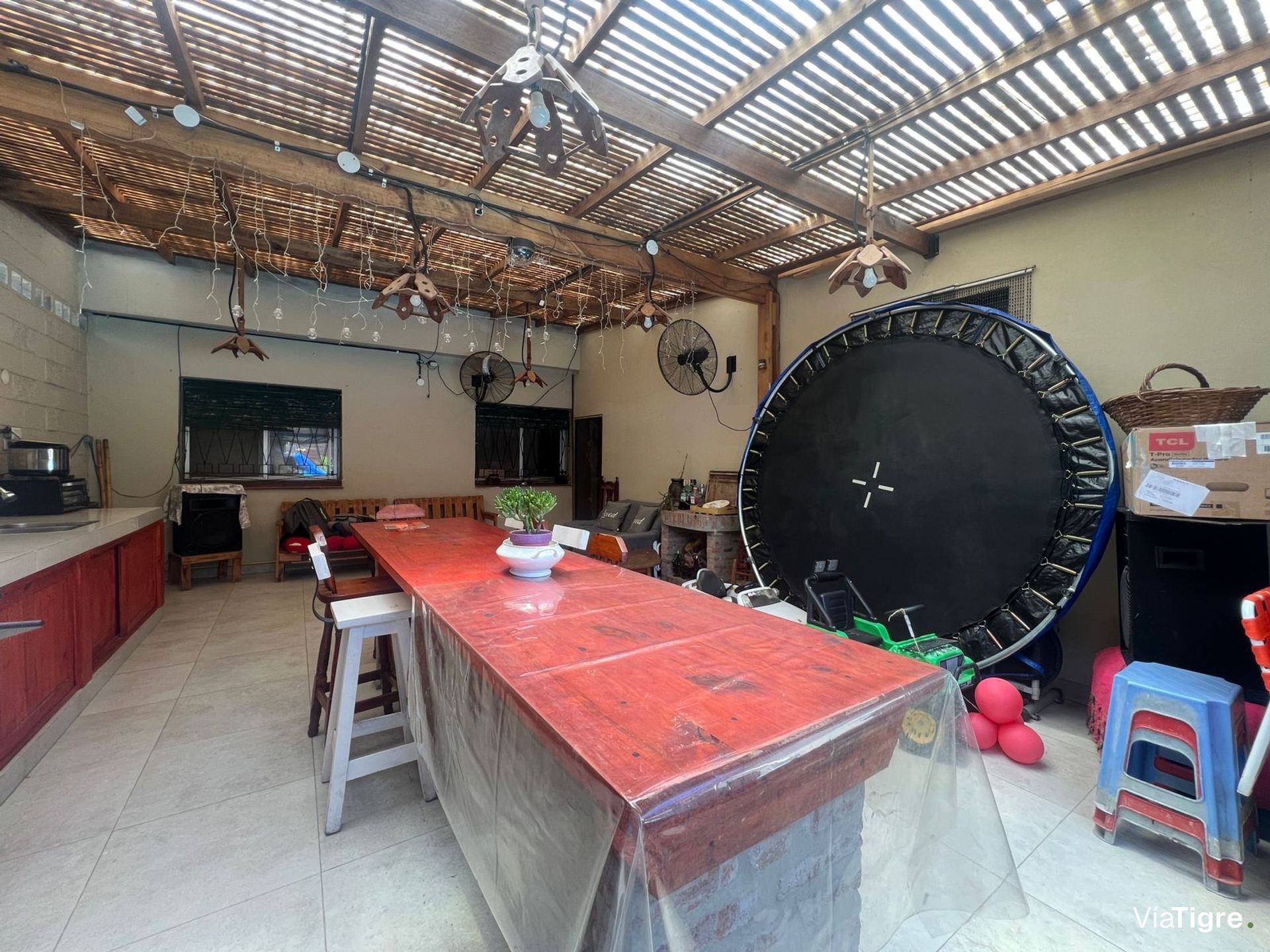 Casa 4 Ambientes, quincho, pileta y Deposito 110M2