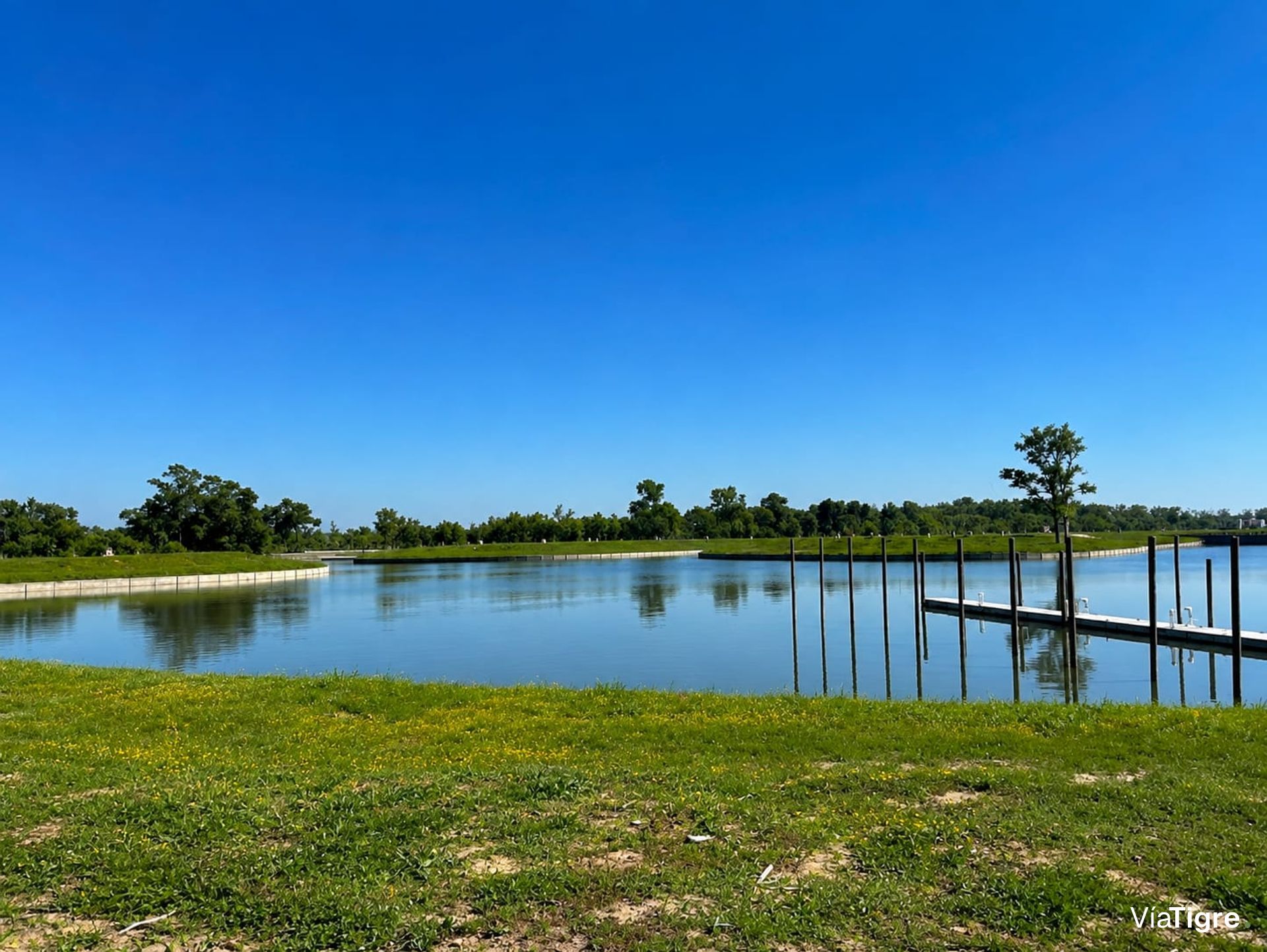 VENTA LOTE con amarra en barrio Bahia Villanueva