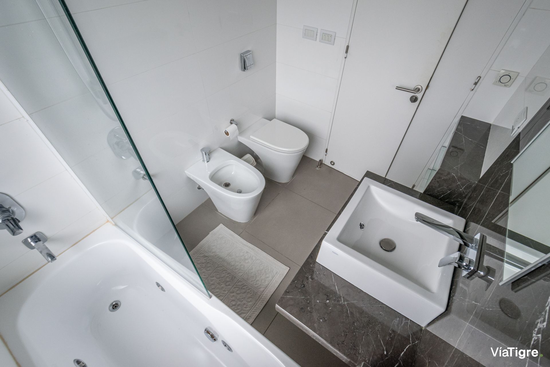 Venta 3 Ambientes Cochera Complejo Al Rio