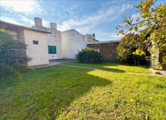 Venta Casa 4 Ambientes En Villa Adelina Con Jardin