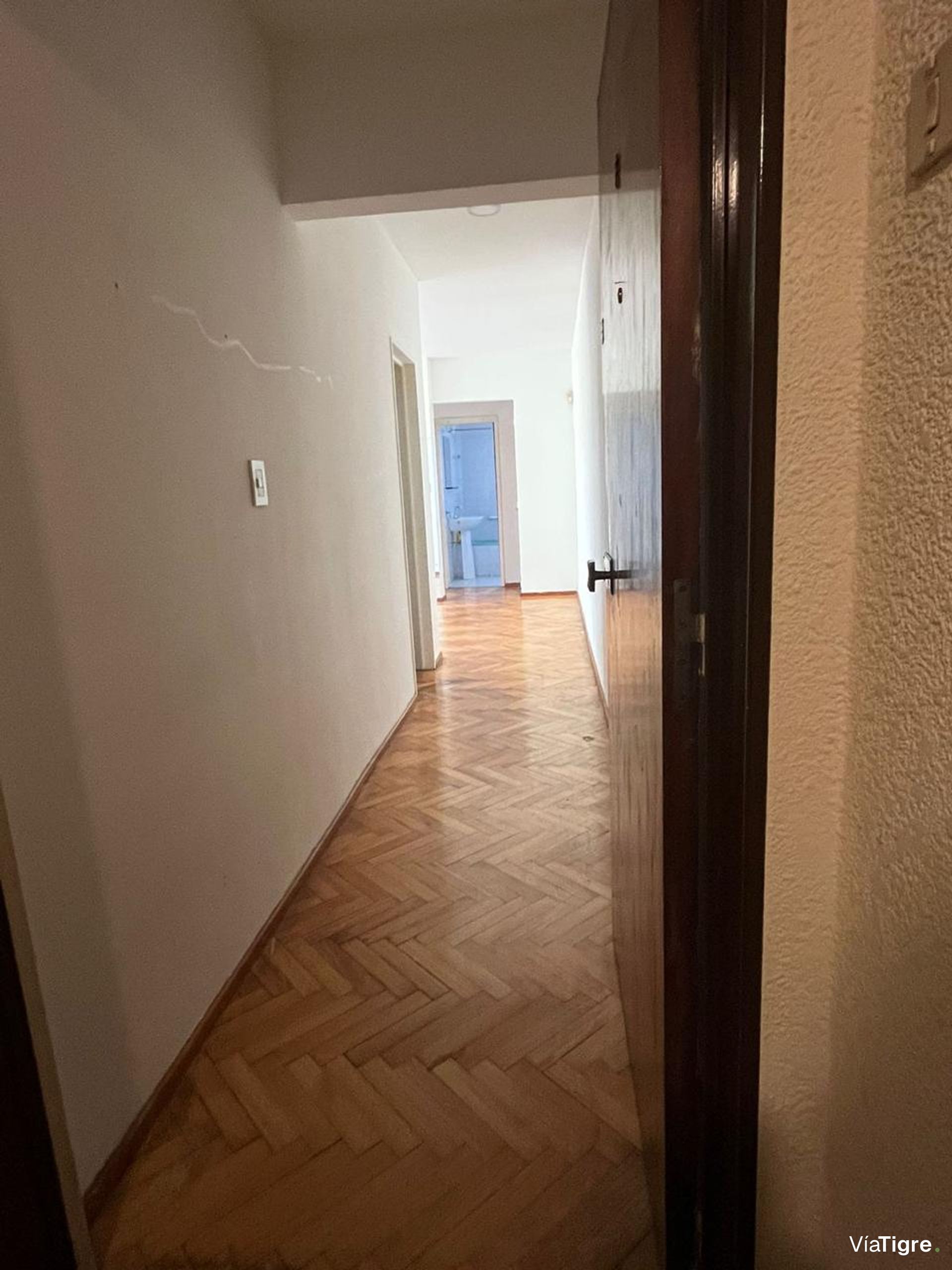 Depto 2 amb con balcón y cochera