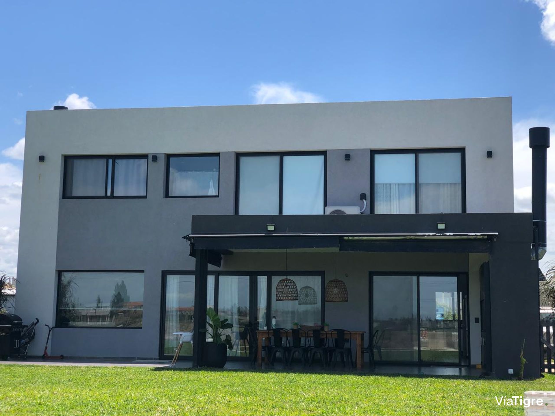 Casa 4 amb.c/pileta bajada a la laguna.