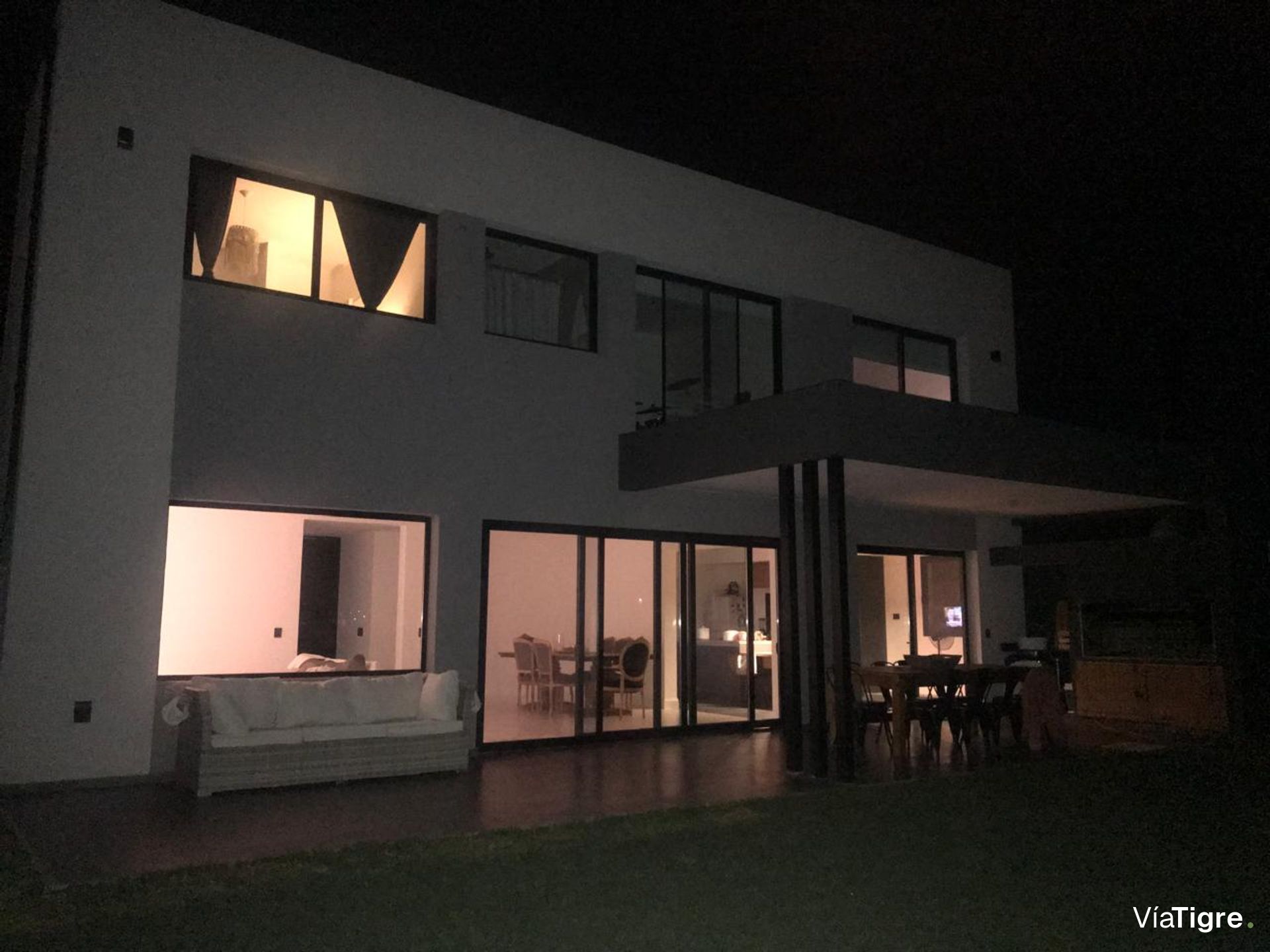 Casa 4 amb.c/pileta bajada a la laguna.