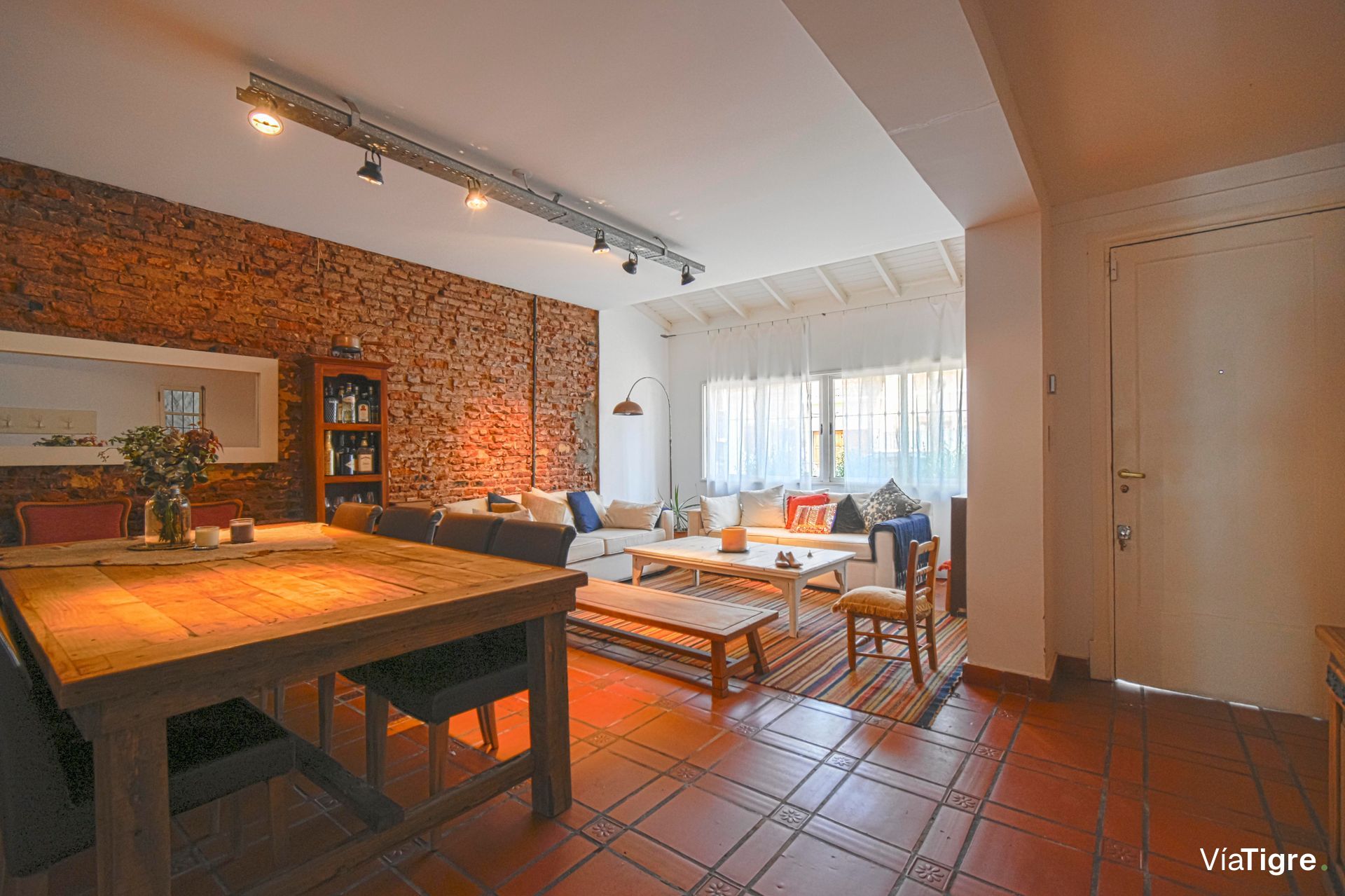Venta casa lote propio con quincho y pileta