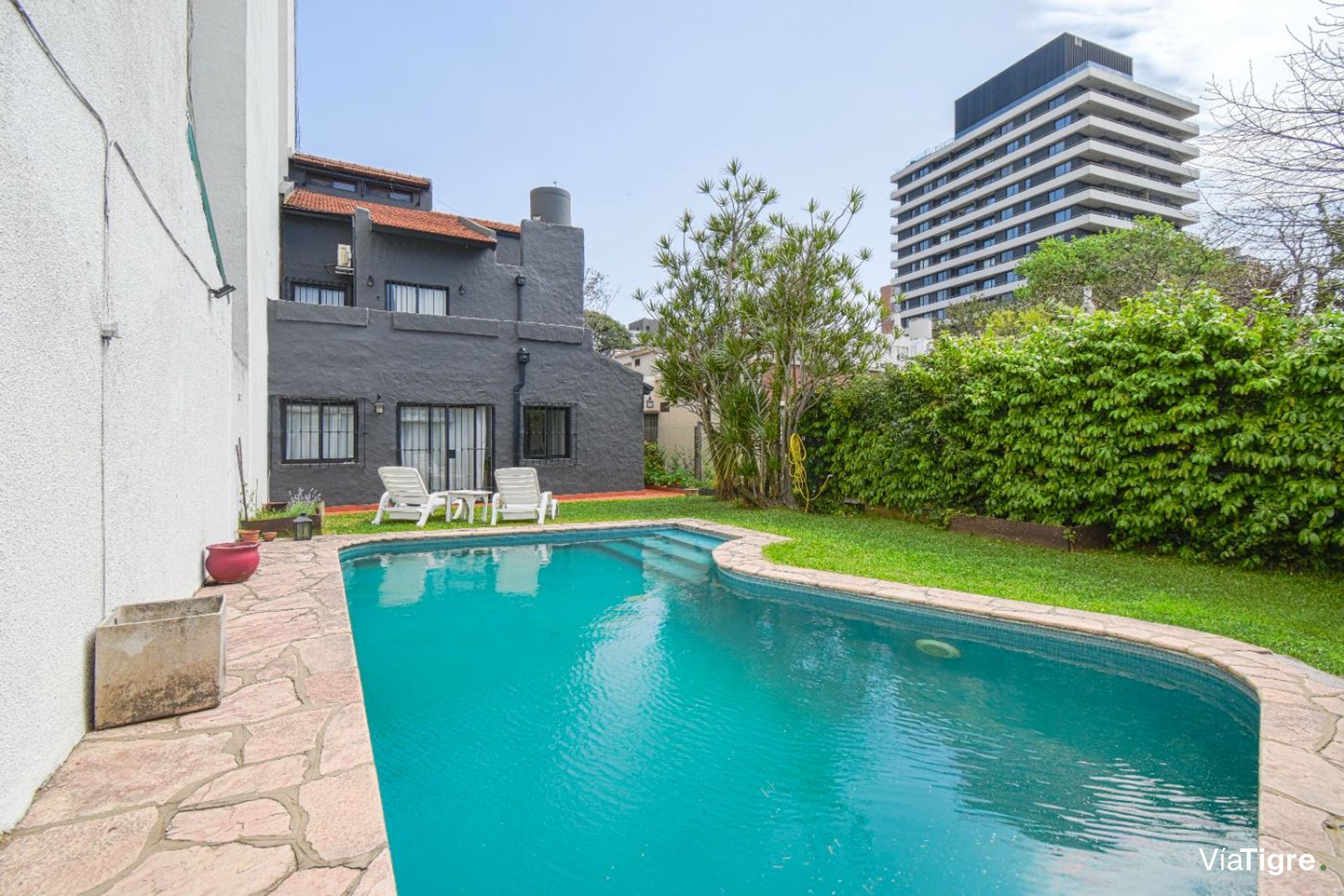 Venta casa lote propio con quincho y pileta