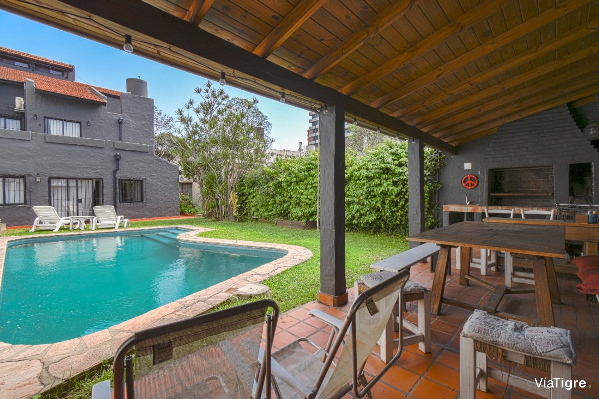 Venta casa lote propio con quincho y pileta