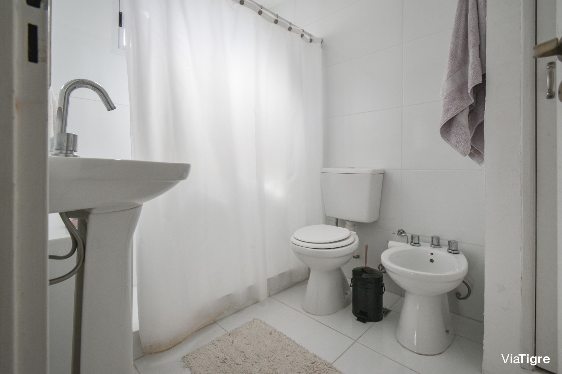 Venta casa lote propio con quincho y pileta