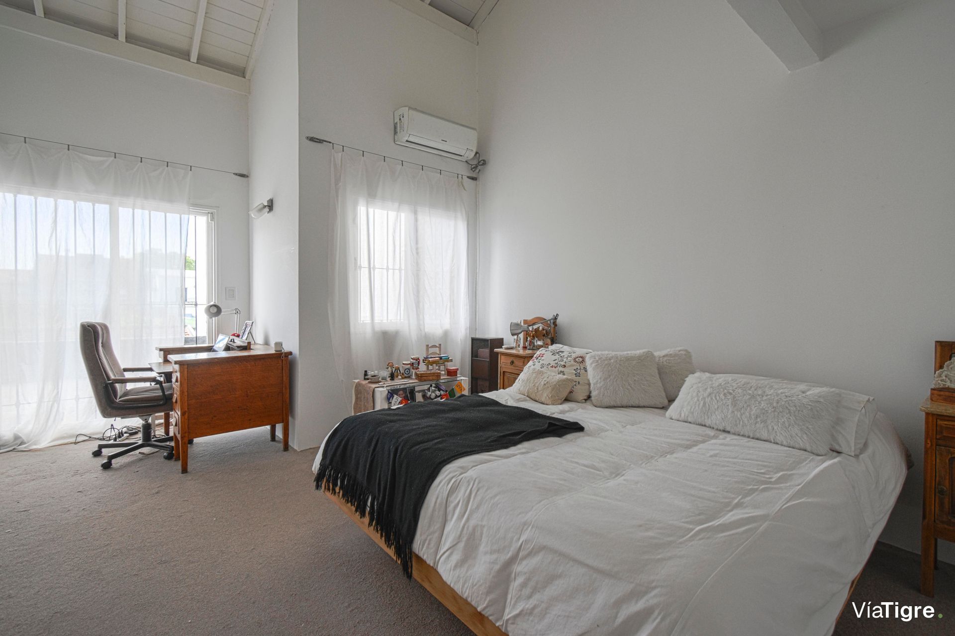 Venta casa lote propio con quincho y pileta