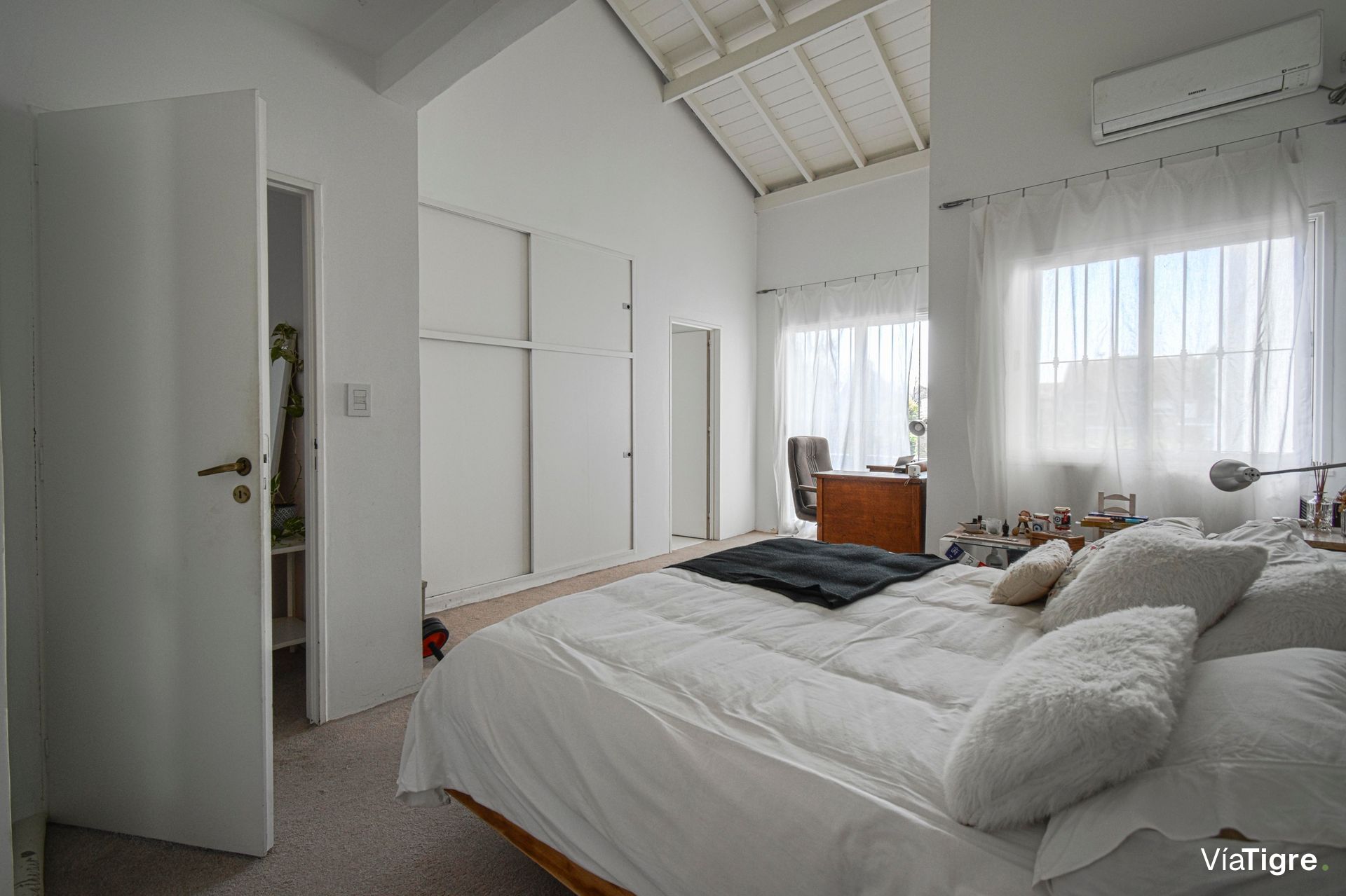 Venta casa lote propio con quincho y pileta
