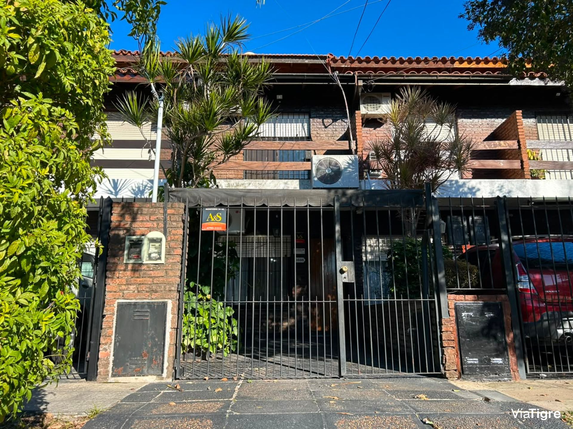 Triplex con patio, piscina, Apto Crédito