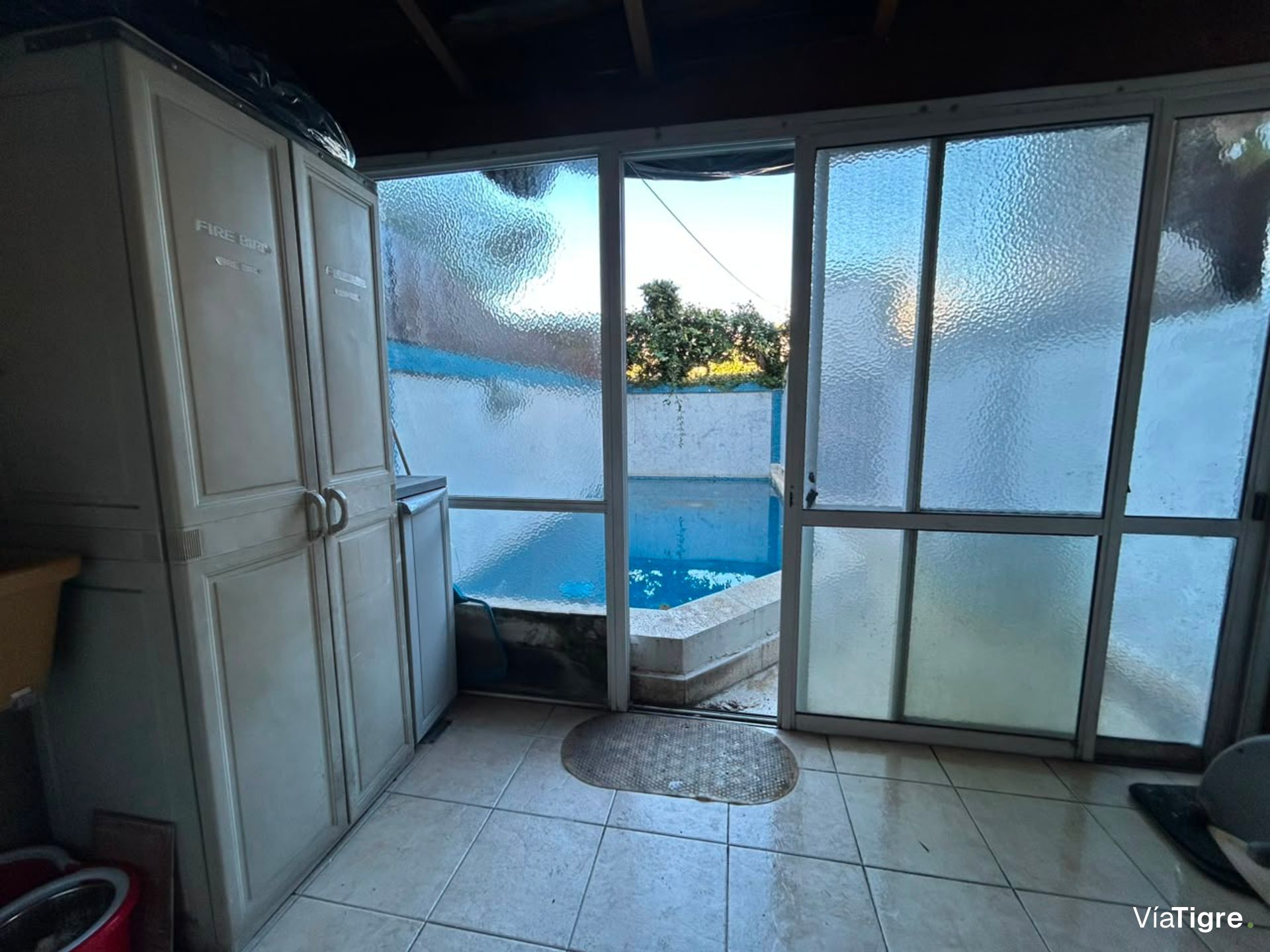 Triplex con patio, piscina, Apto Crédito