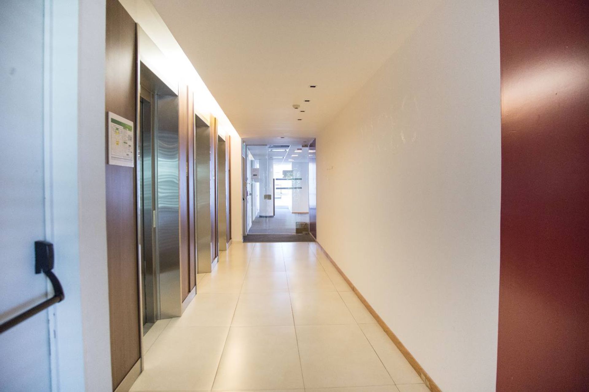 OFICINAS 500 m2 PLANTA LIBRE OLIVOS, 8 cocheras