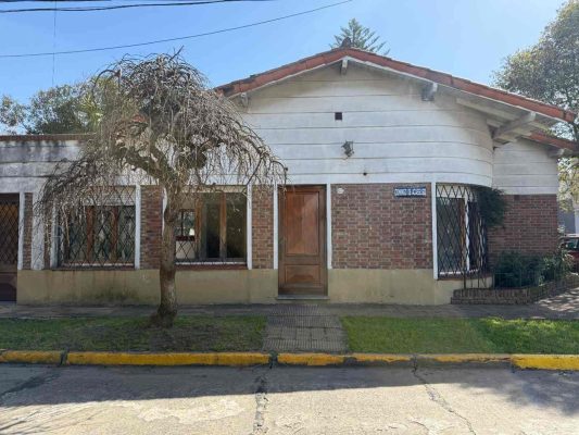 Venta Casa Patio Y Cochera En Carapachay Lote Prop