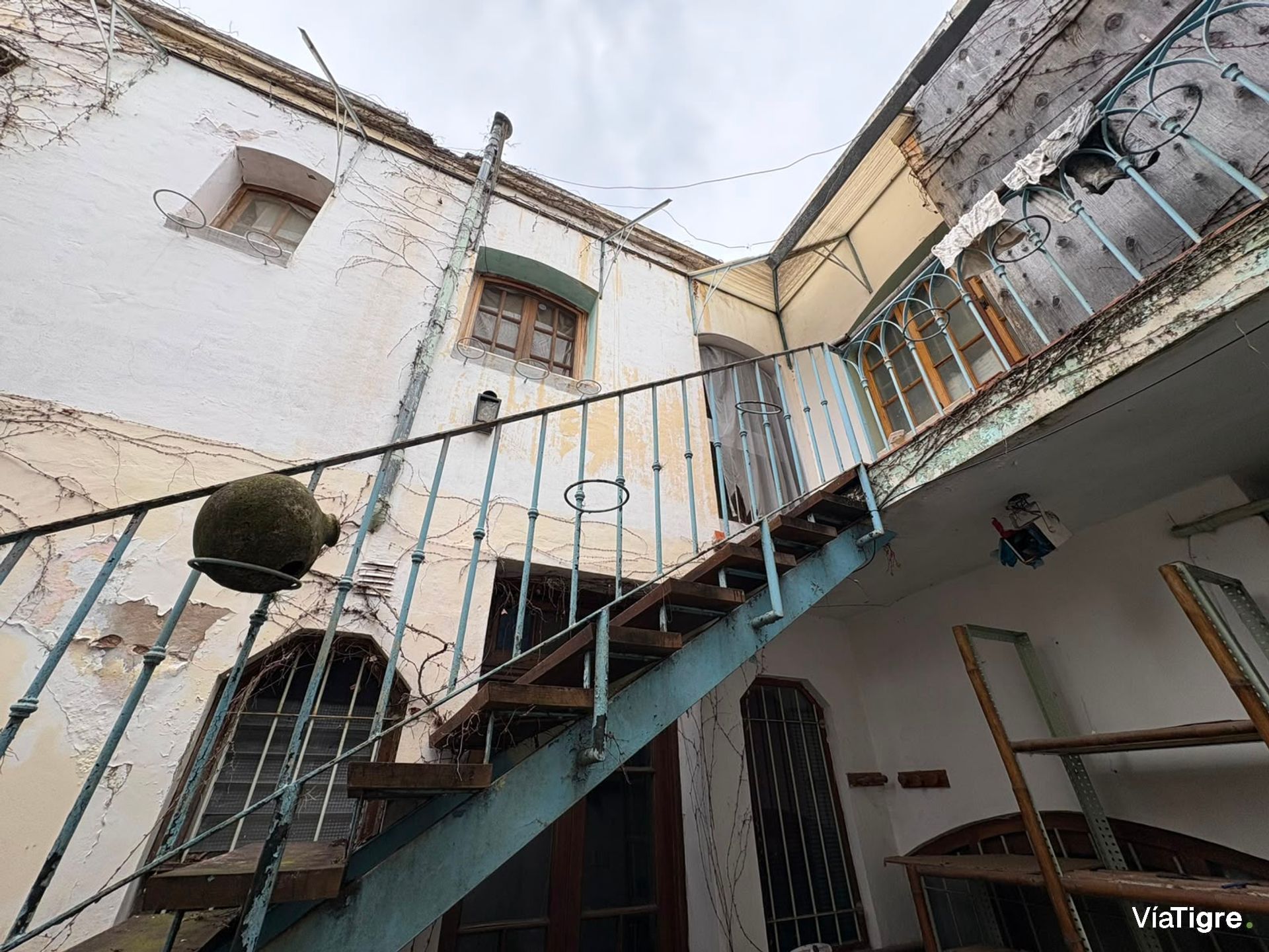 VENTA LOCAL CON VIVIENDA EN SAN ISIDRO y RENTA