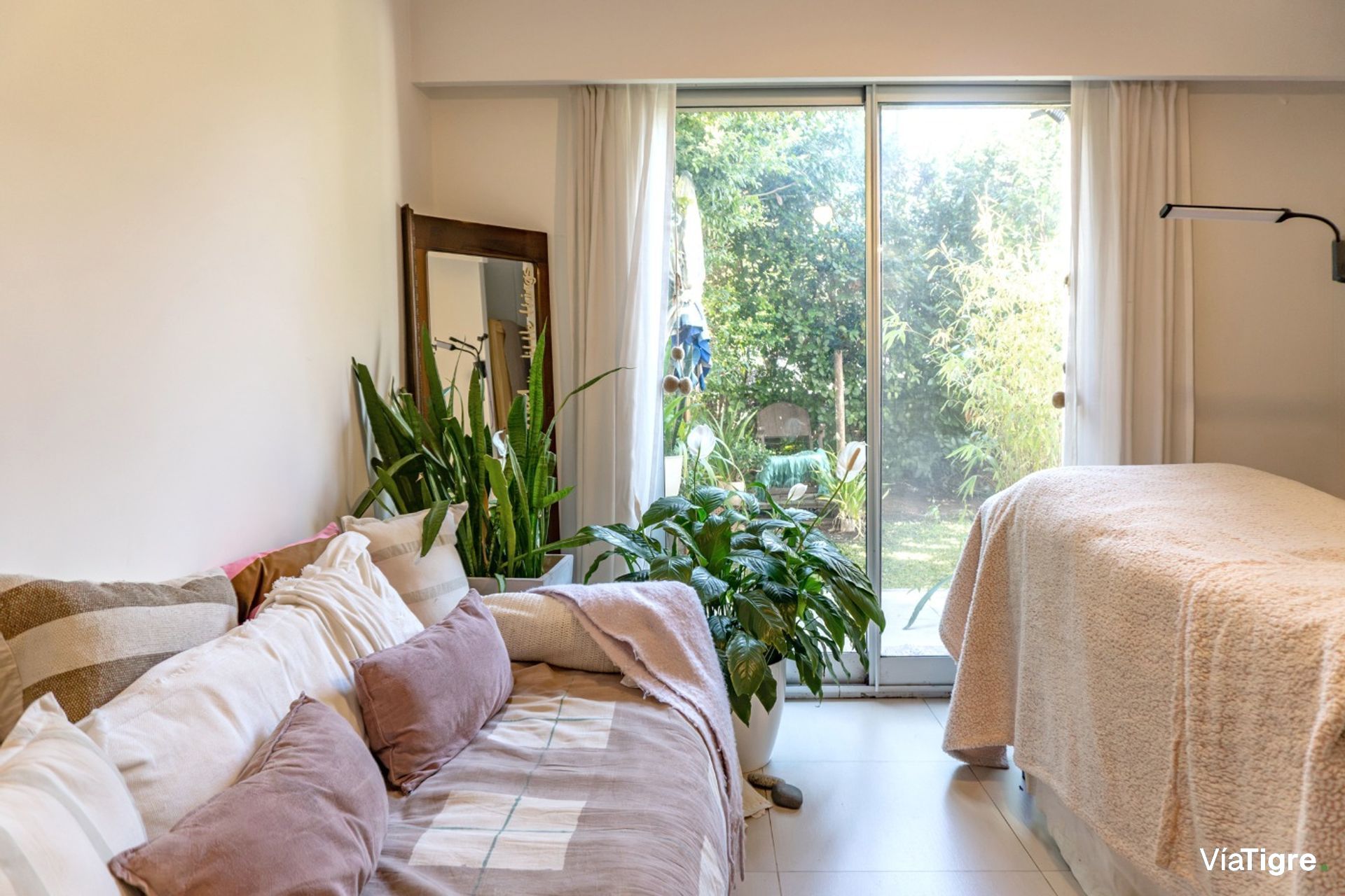 Departamento con jardin Venta, Beccar, 5 ambientes