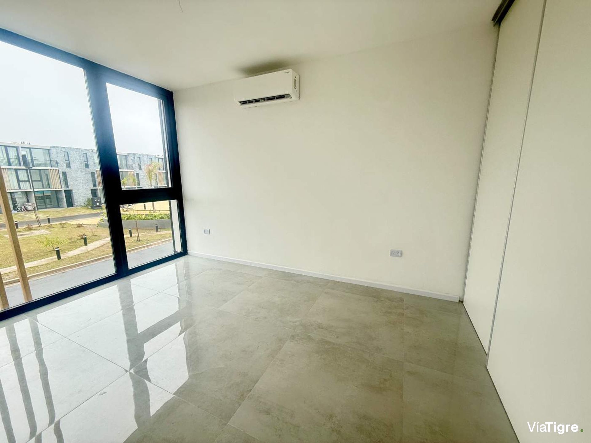 Venta Casa 4 Amb Jardin A Estrenar. Sunny Tigre