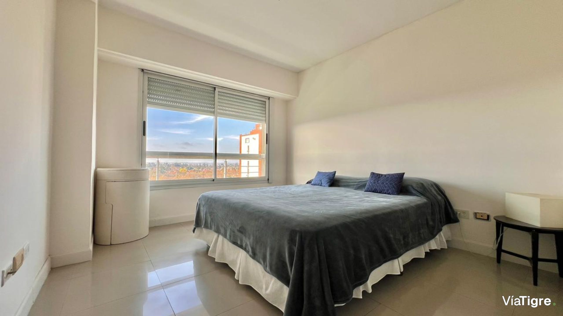 Alq. 2 Ambs. Amoblado Martinez Balcon Cochera