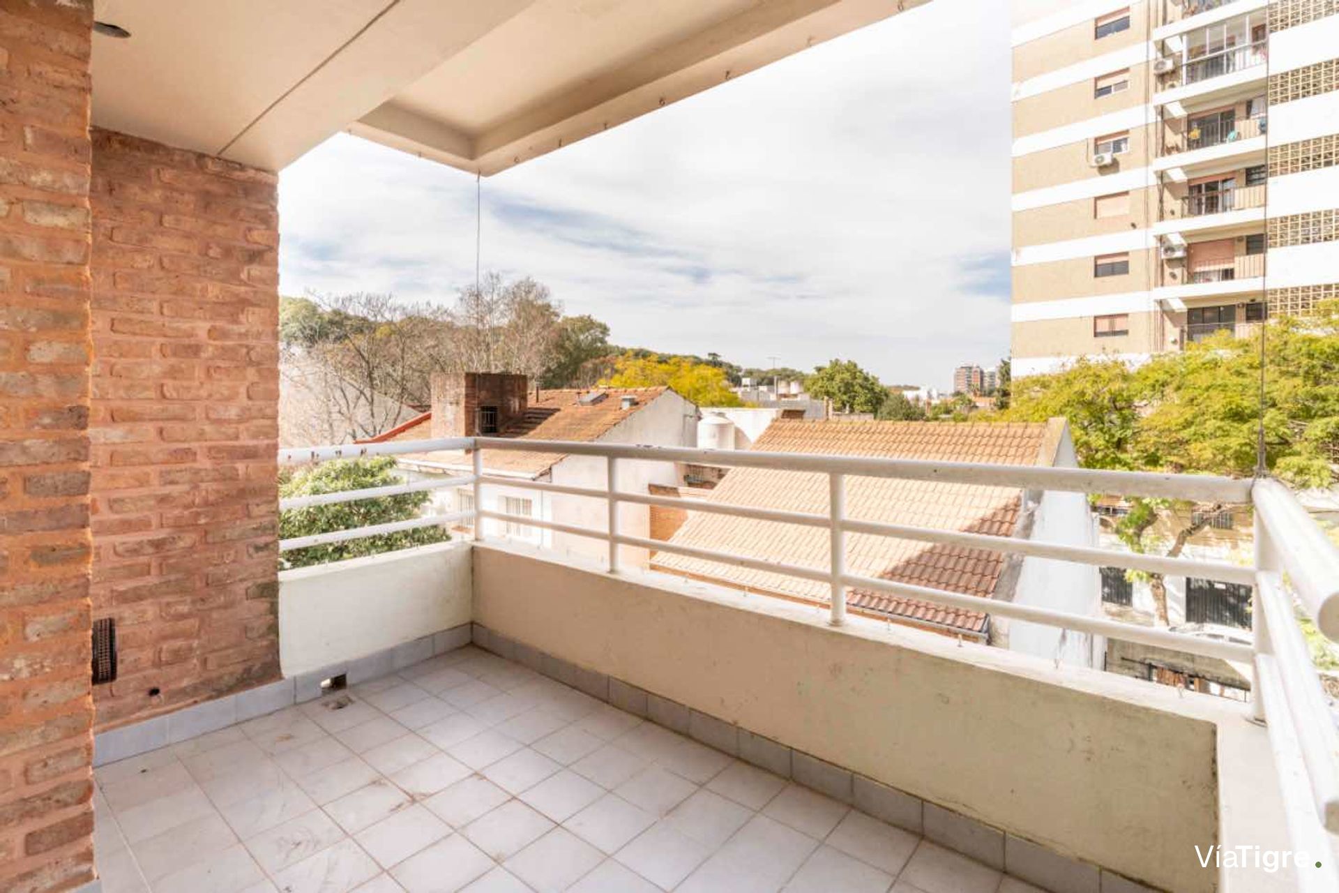Dpto 5 amb c/balcones y cochera venta en Acassuso