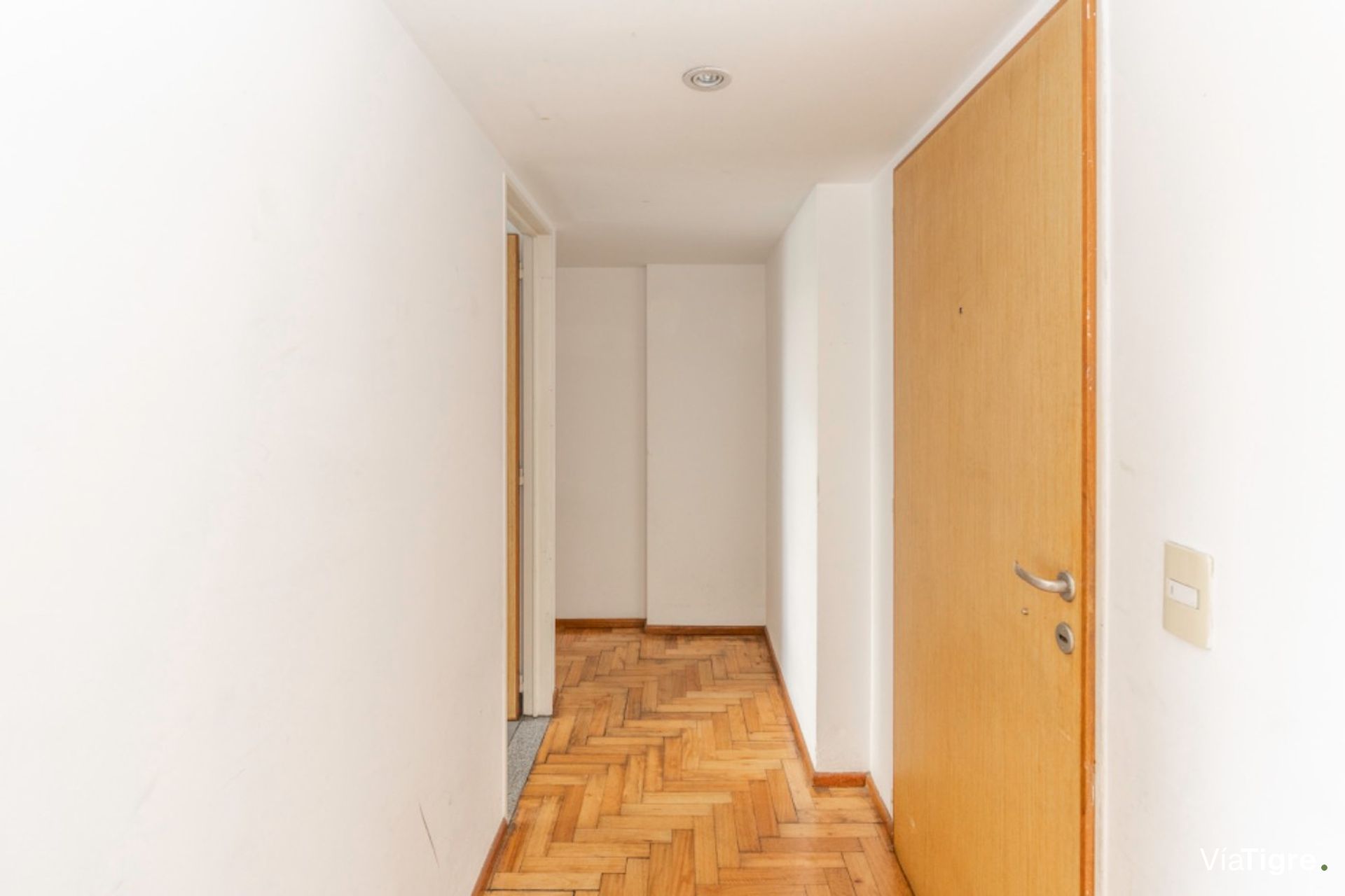 Dpto 5 amb c/balcones y cochera venta en Acassuso