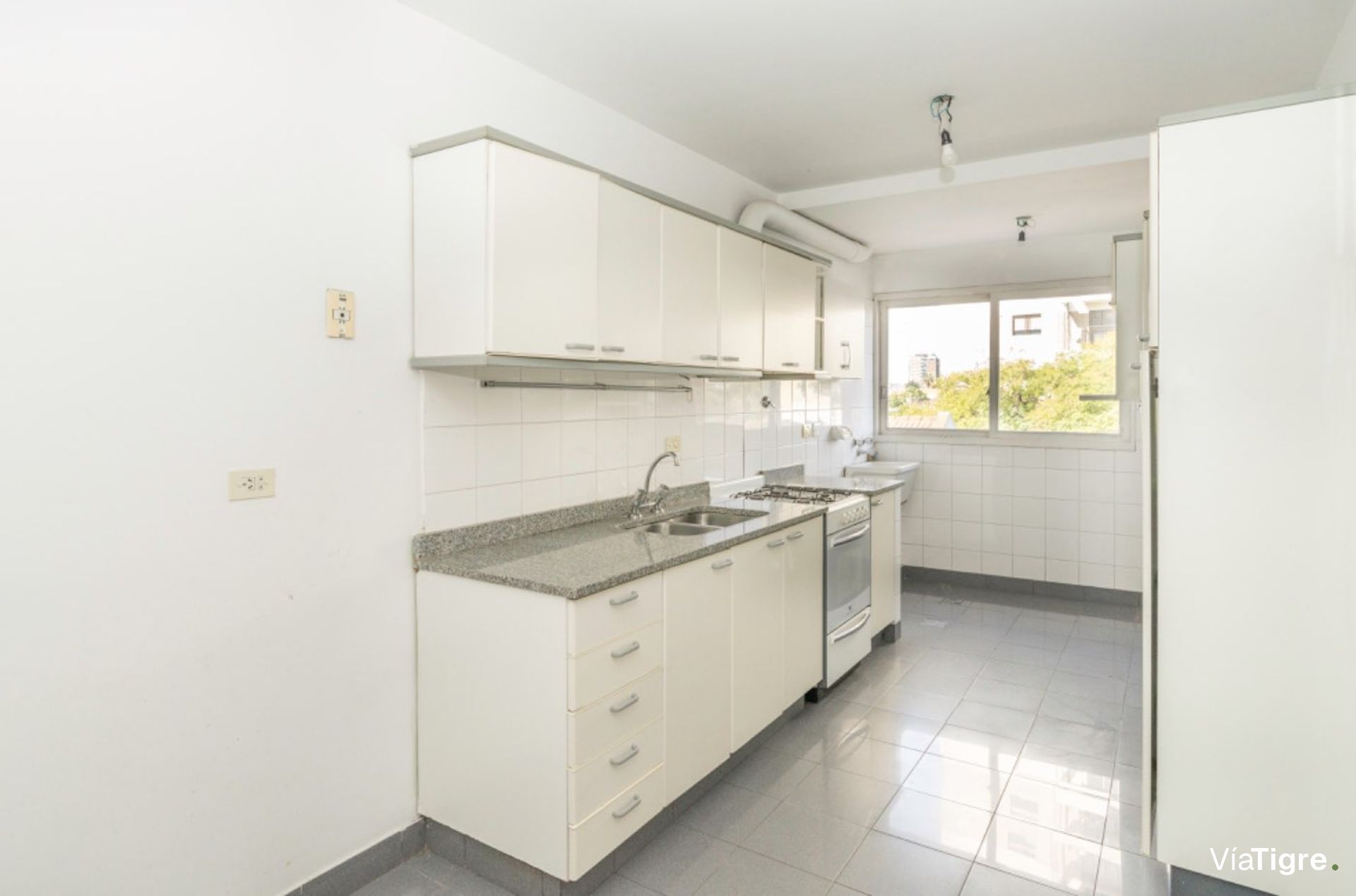 Dpto 5 amb c/balcones y cochera venta en Acassuso