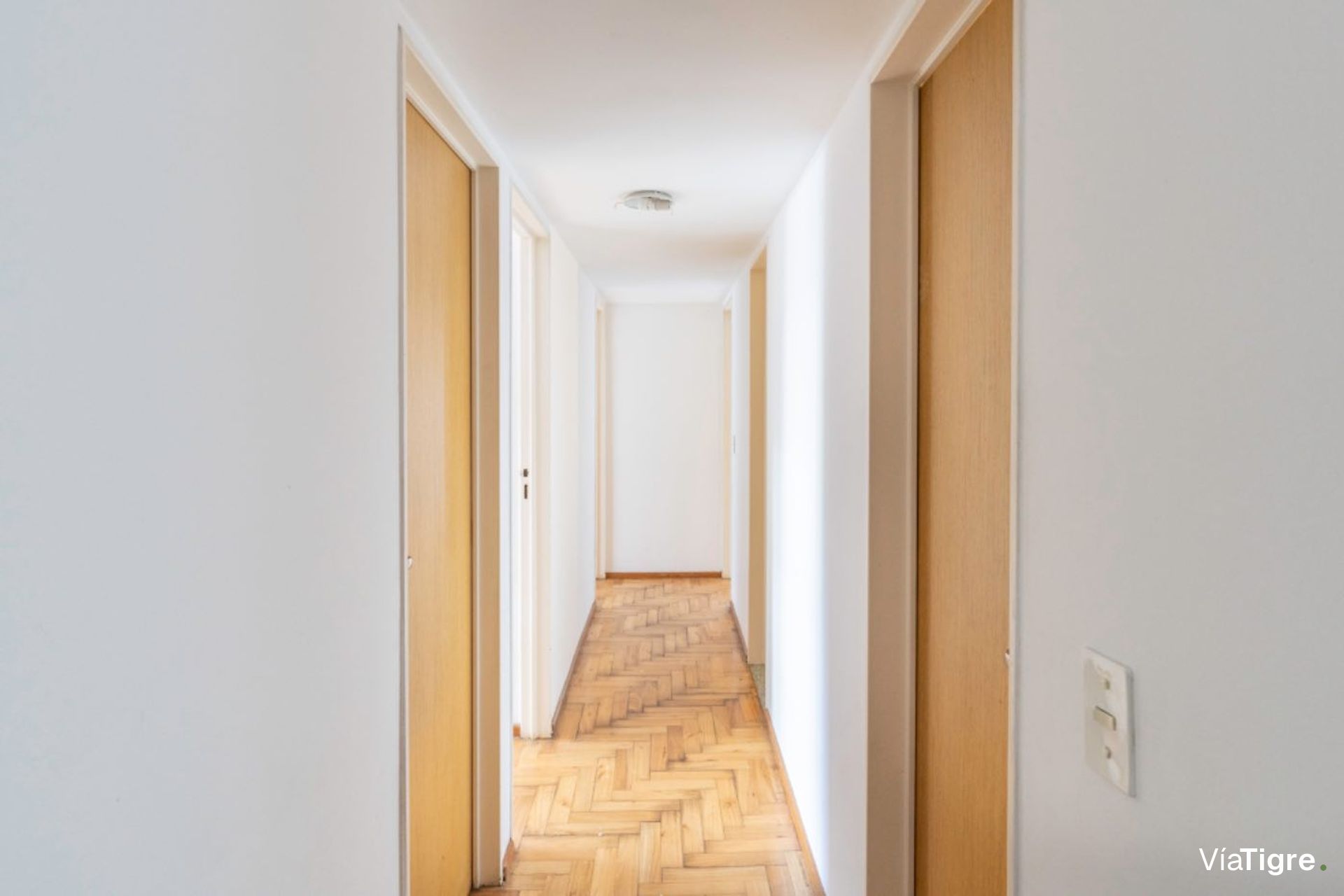 Dpto 5 amb c/balcones y cochera venta en Acassuso