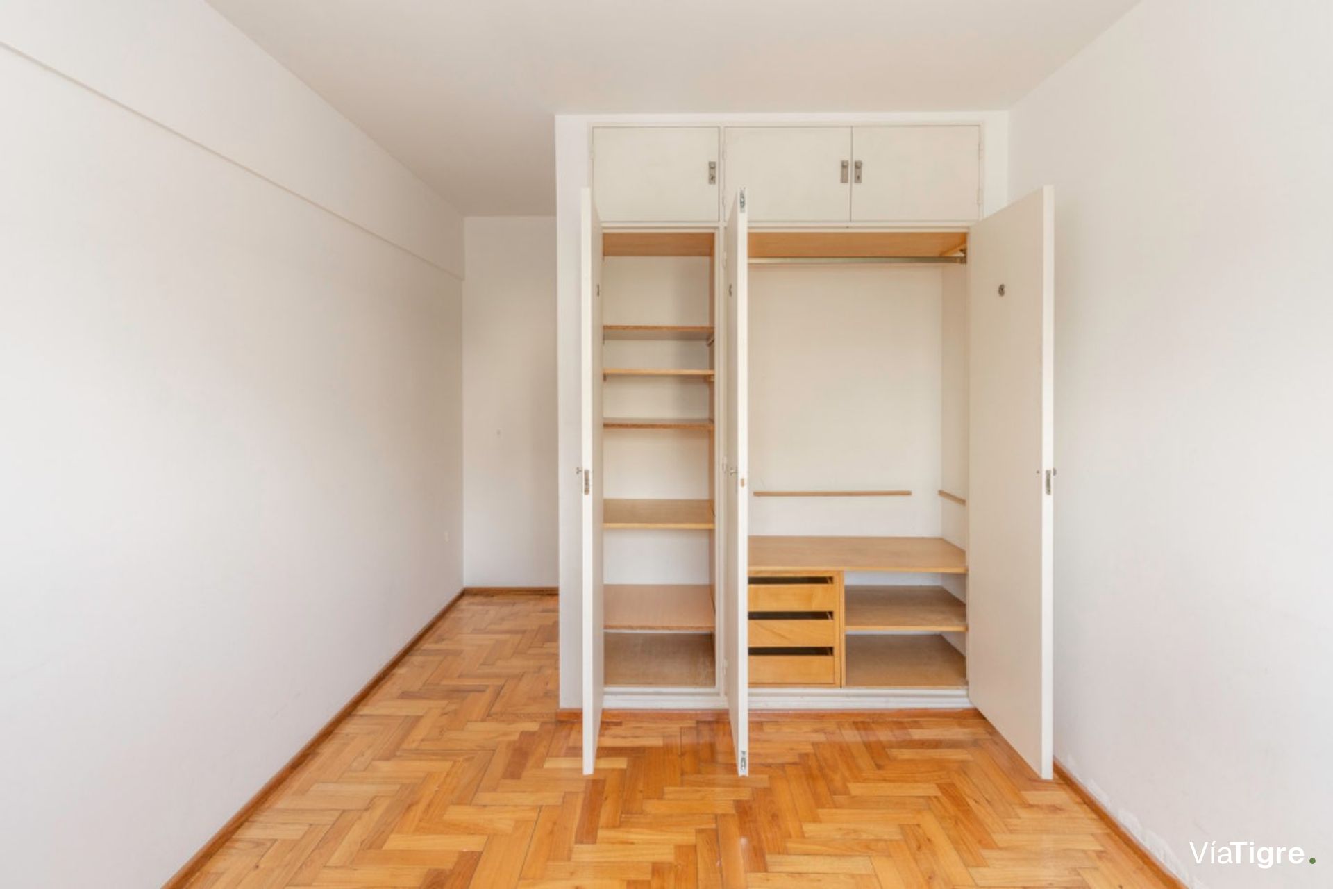 Dpto 5 amb c/balcones y cochera venta en Acassuso