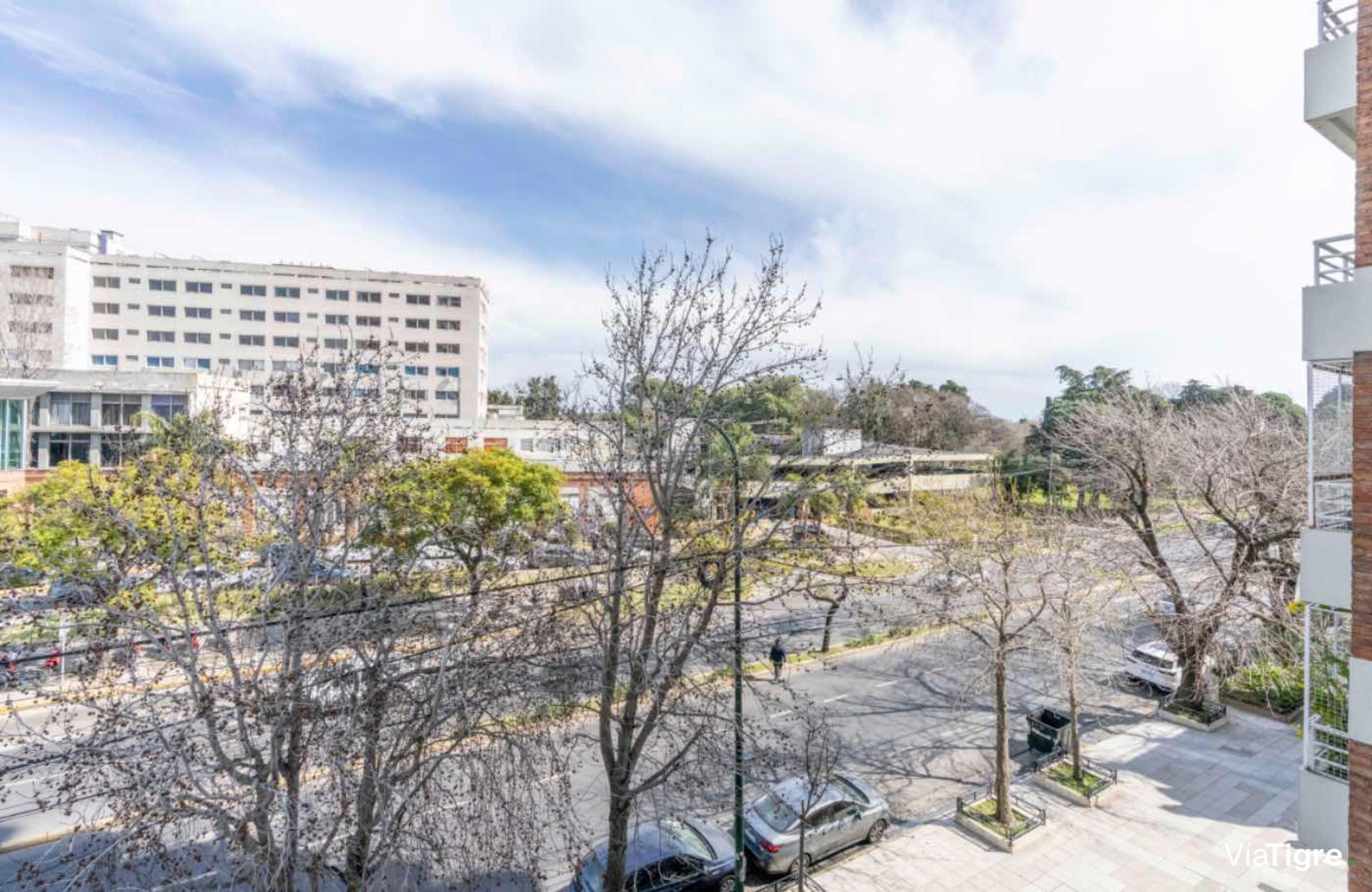 Dpto 5 amb c/balcones y cochera venta en Acassuso