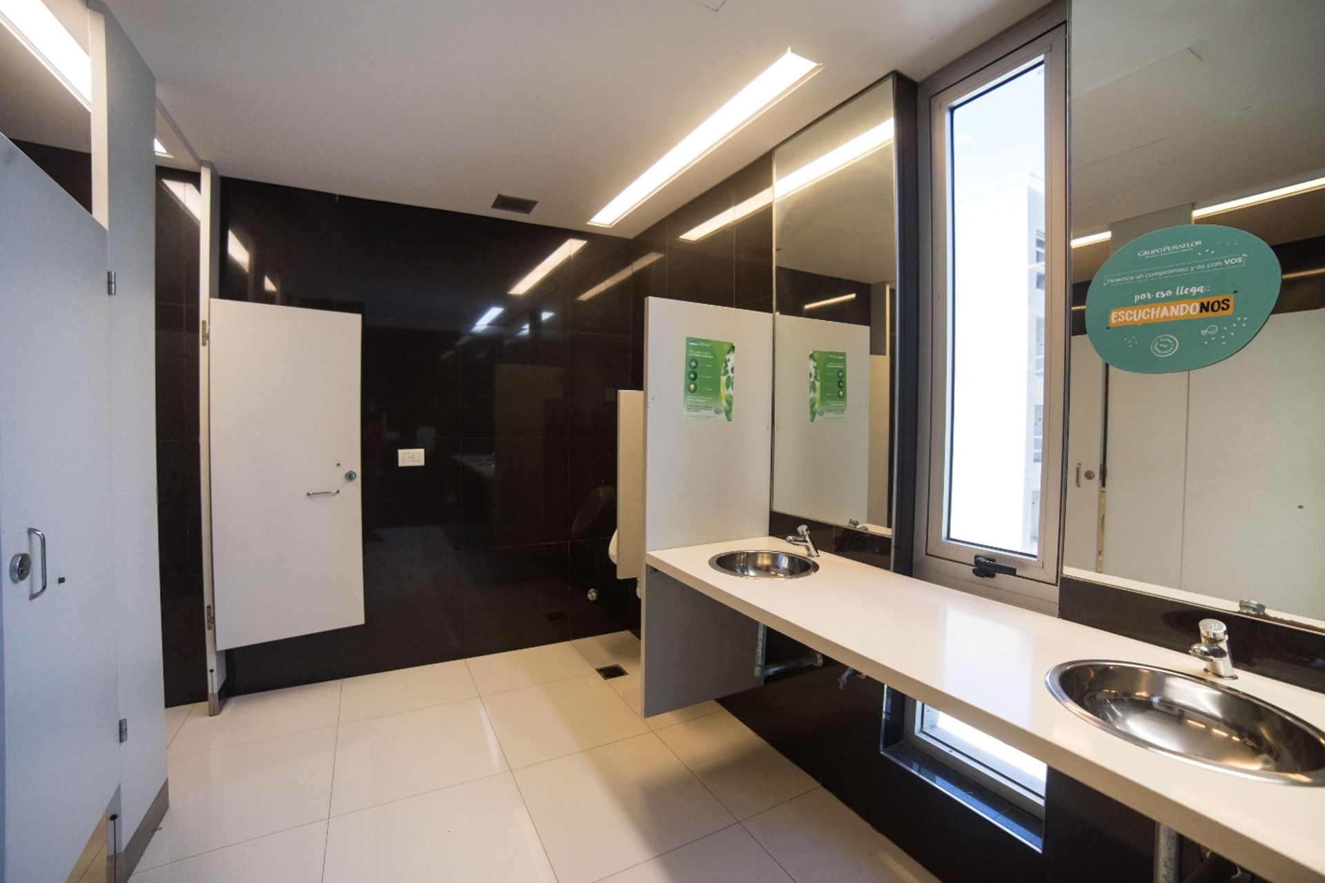 OFICINAS 960 m2 PLANTA LIBRE OLIVOS 18 cocheras