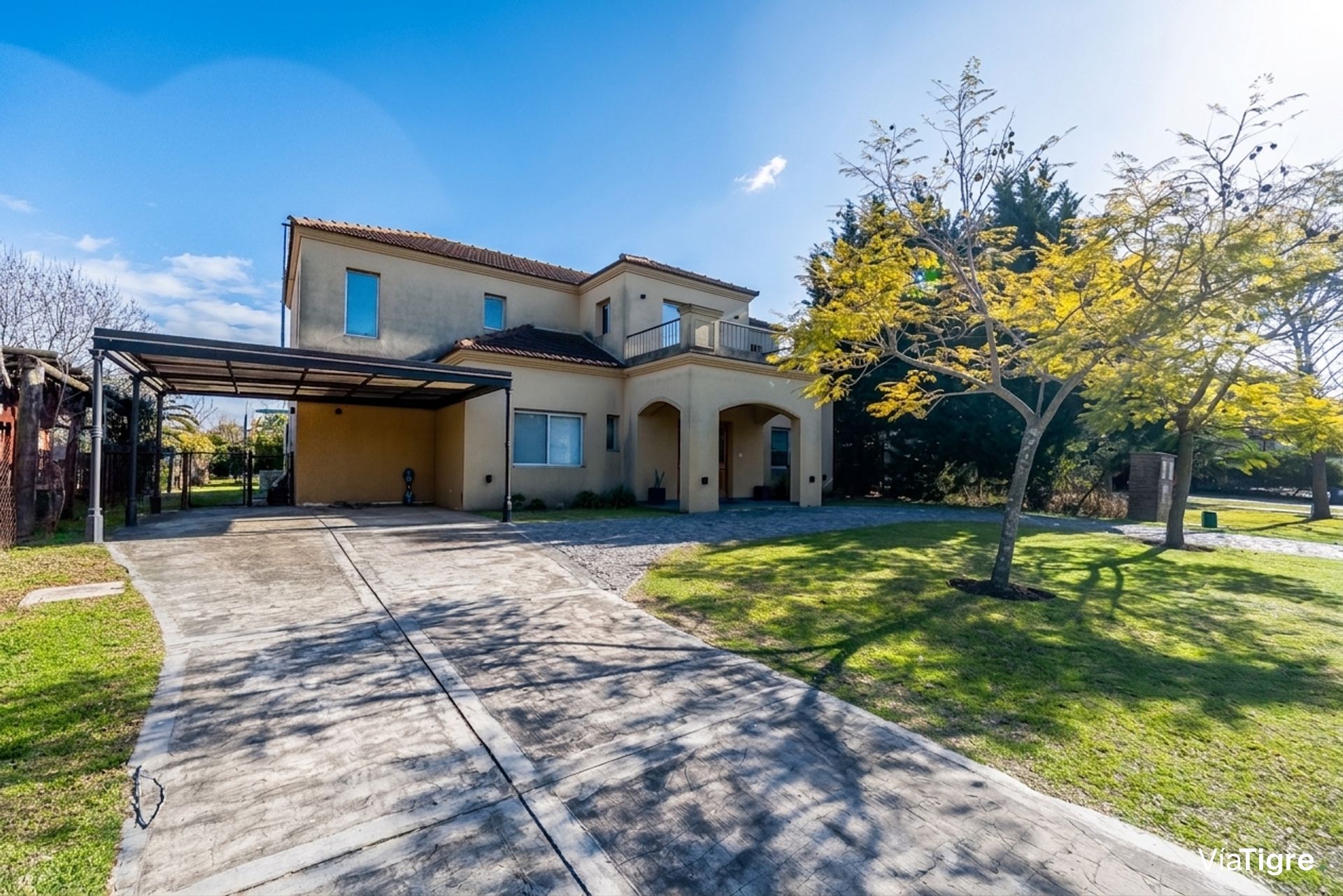 Venta Casa a la laguna en Barrio Santa Catalina