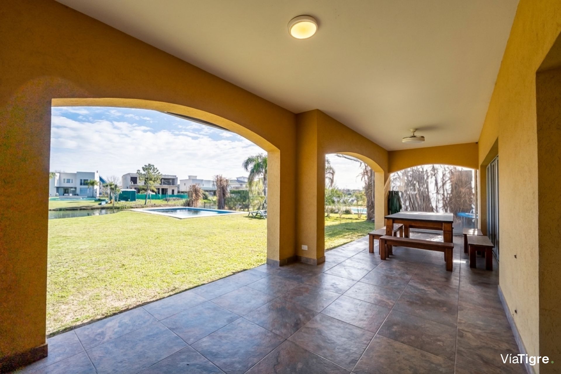 Venta Casa a la laguna en Barrio Santa Catalina
