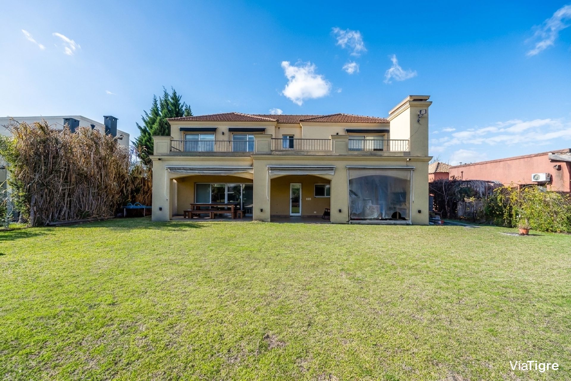 Venta Casa a la laguna en Barrio Santa Catalina