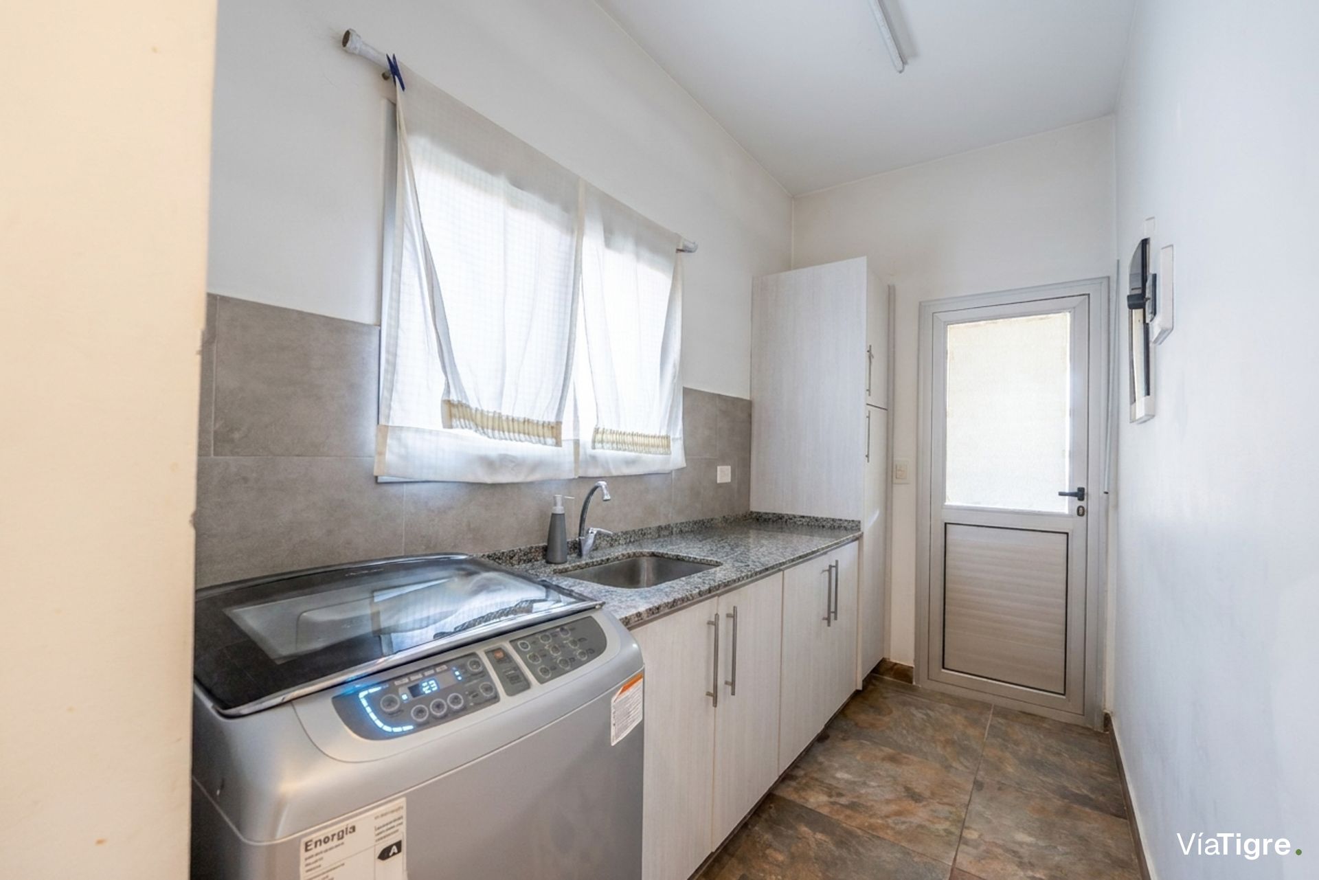 Venta Casa a la laguna en Barrio Santa Catalina