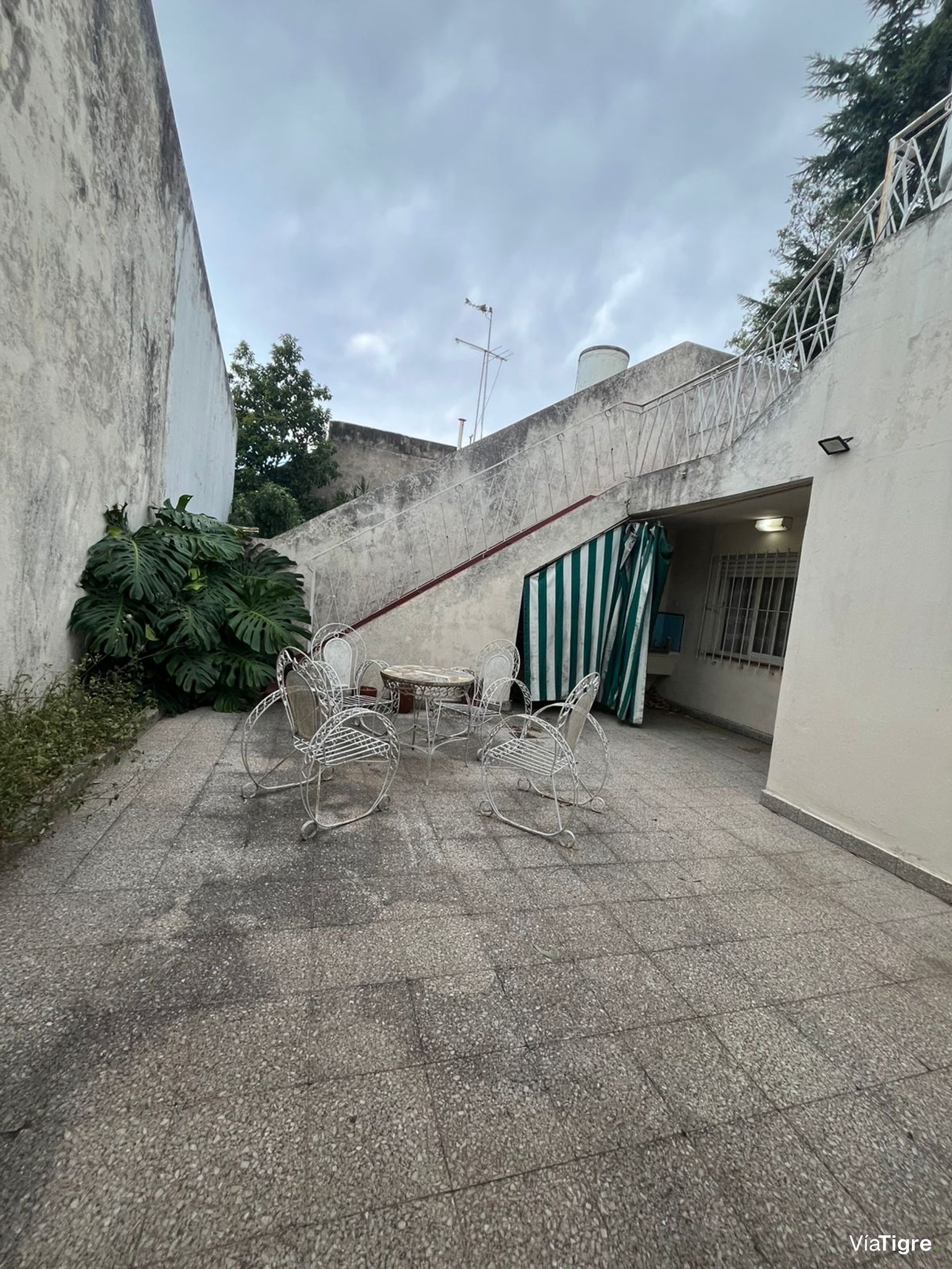 Venta casa 3 ambientes c/patio terraza y cochera