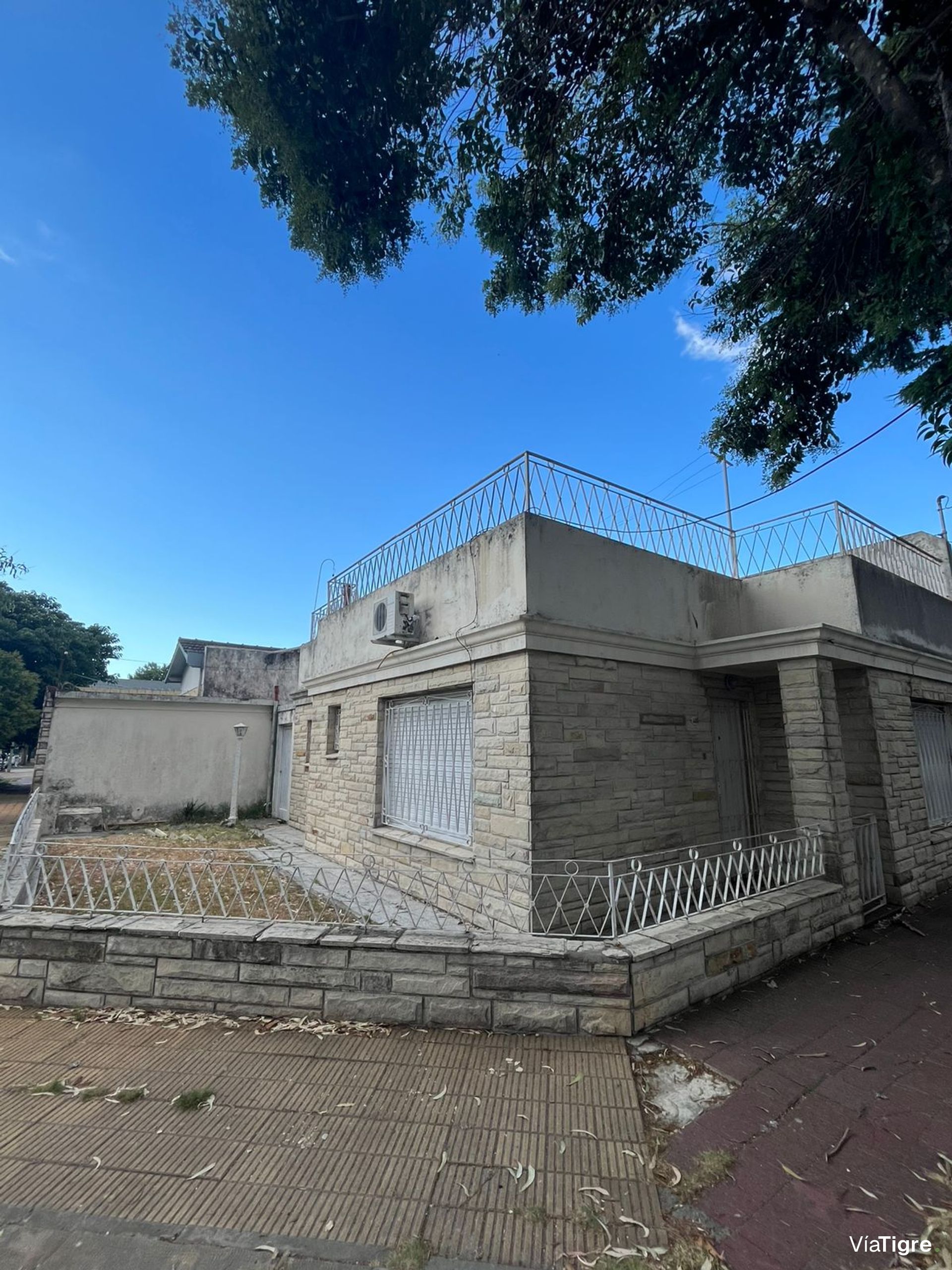 Venta casa 3 ambientes c/patio terraza y cochera