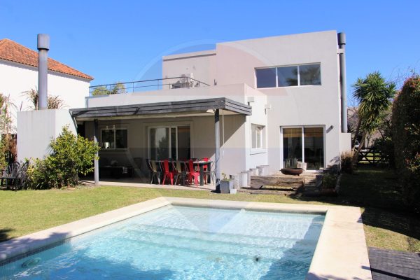 Casa 4 Ambientes + Dependencia Barrio Los Sauces