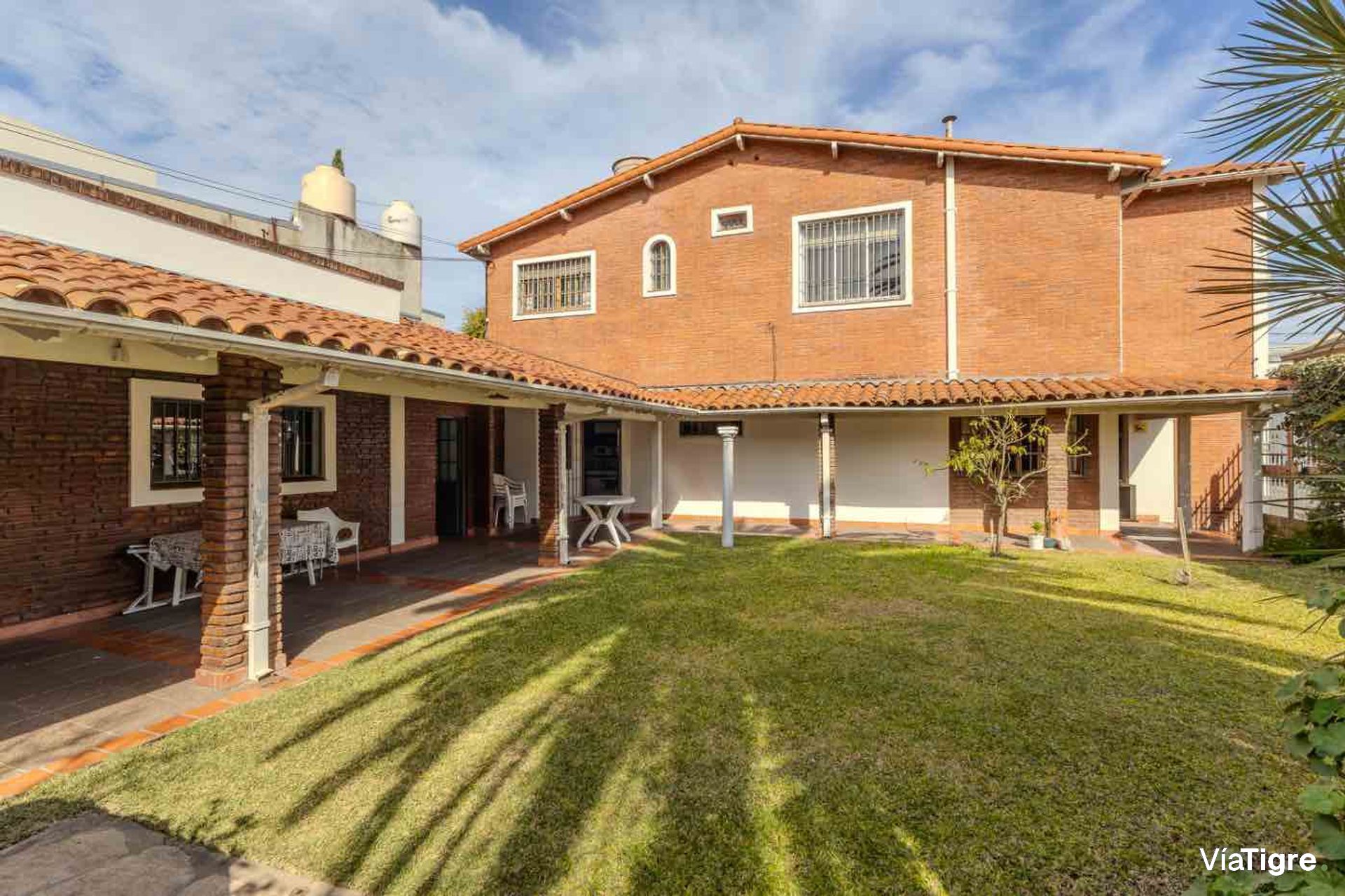 Venta Casa Doble Acceso Y Jardin Gran Terreno